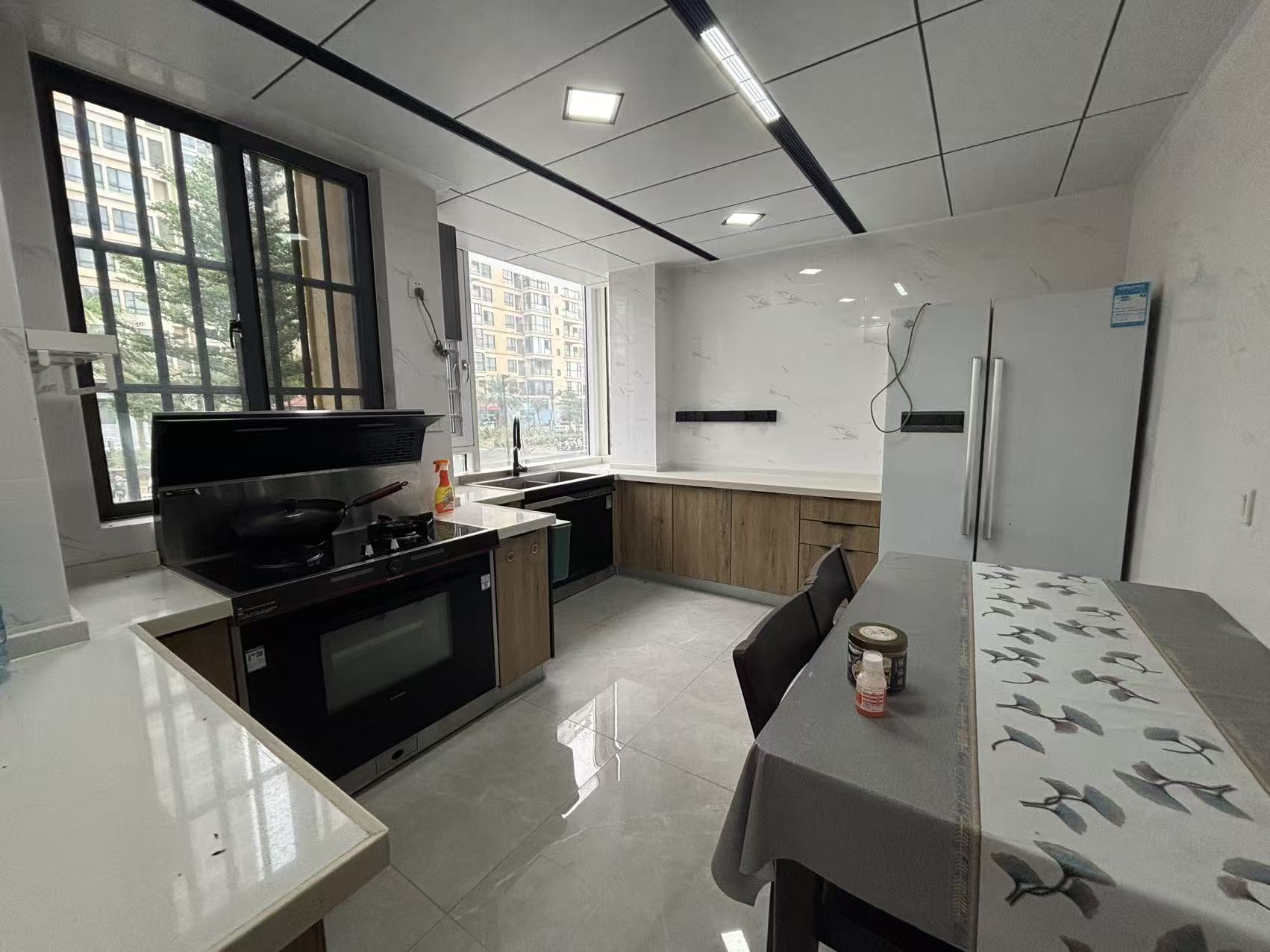 博泰海畔澜庭  3室2厅2卫    2900.0元/月 博泰海畔澜庭  3室2厅2卫    2900.0元/月室内图