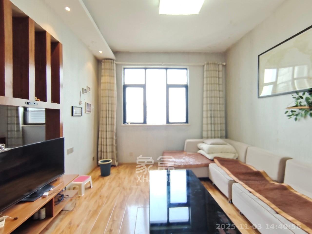 阳光100三期  1室1厅1卫    1700.0元/月 阳光100三期  1室1厅1卫    1700.0元/月室内图