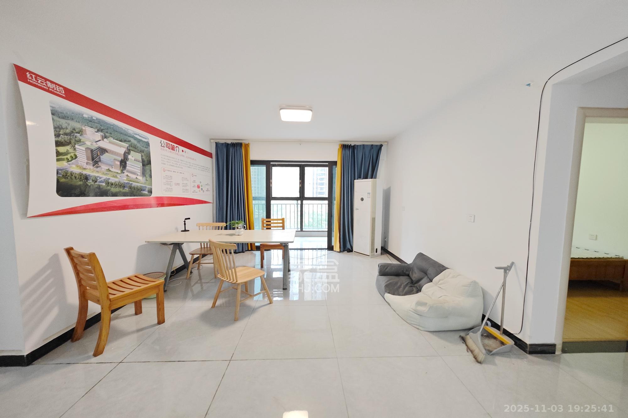 保利大都汇一期、二期  1室0厅0卫    152.0万客厅