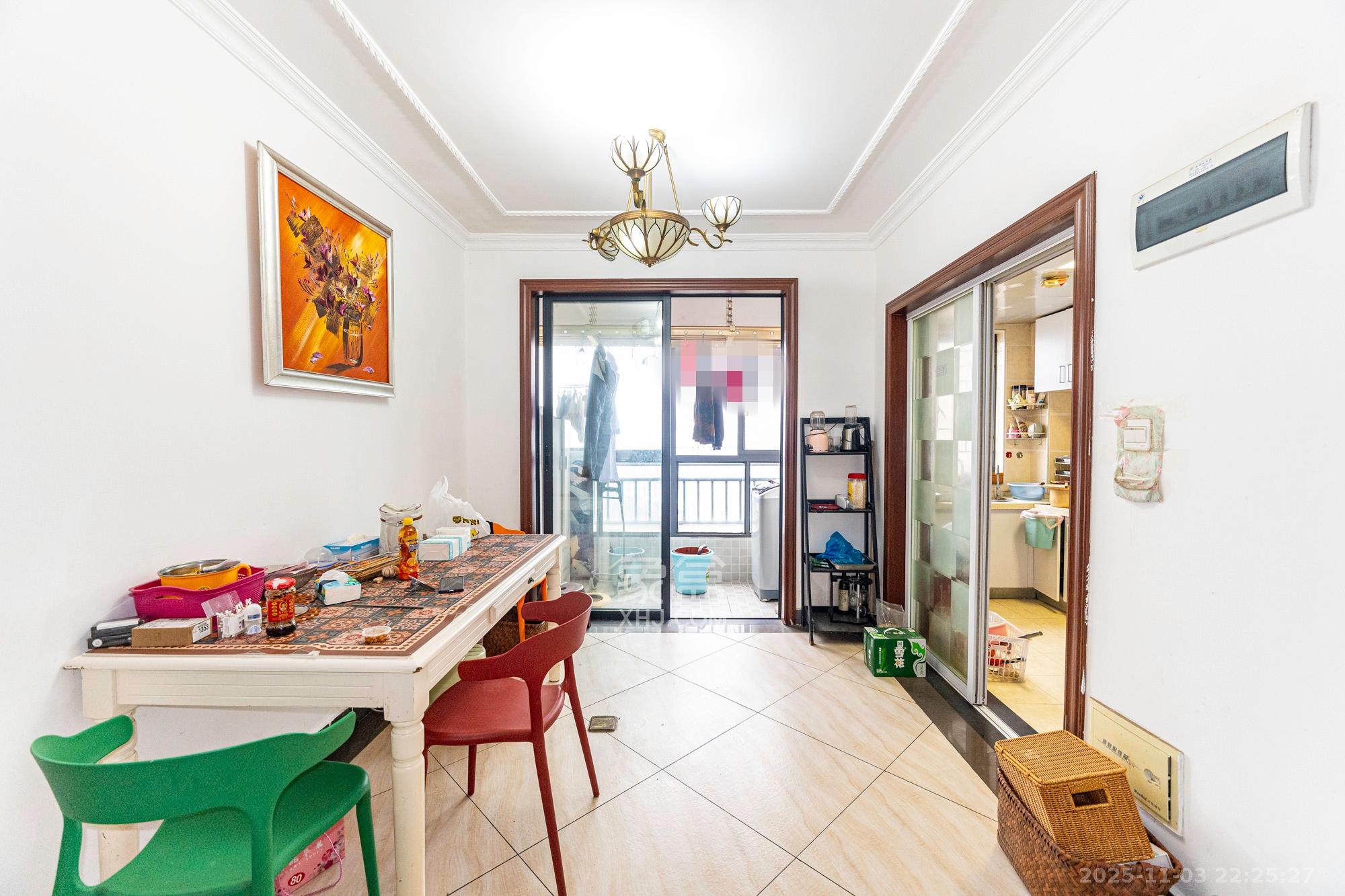 三一街区  3室2厅2卫    69.6万 三一街区  3室2厅2卫    69.6万客厅