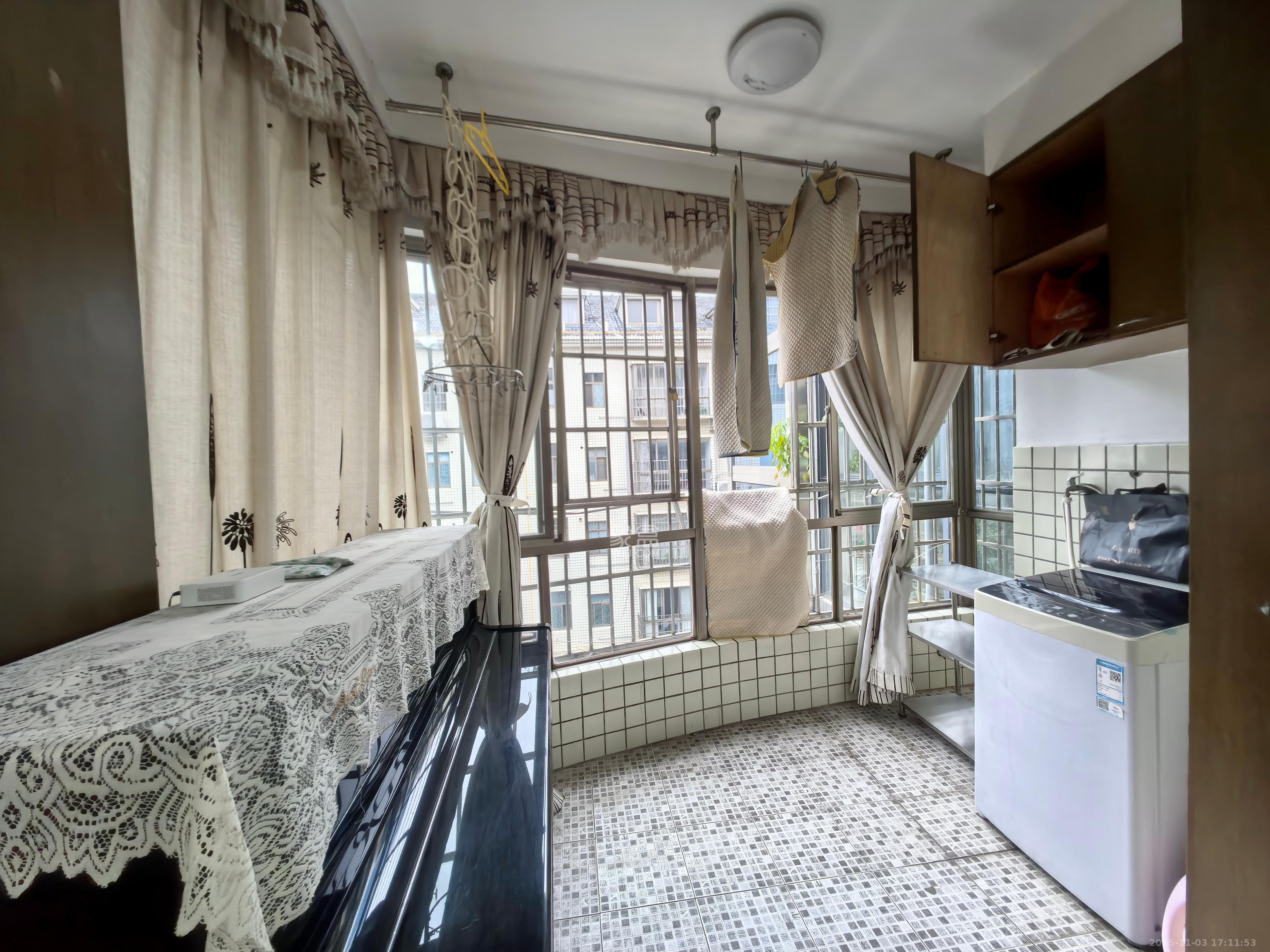 金峰小区南院  3室2厅2卫    1900.0元/月 金峰小区南院  3室2厅2卫    1900.0元/月室内图