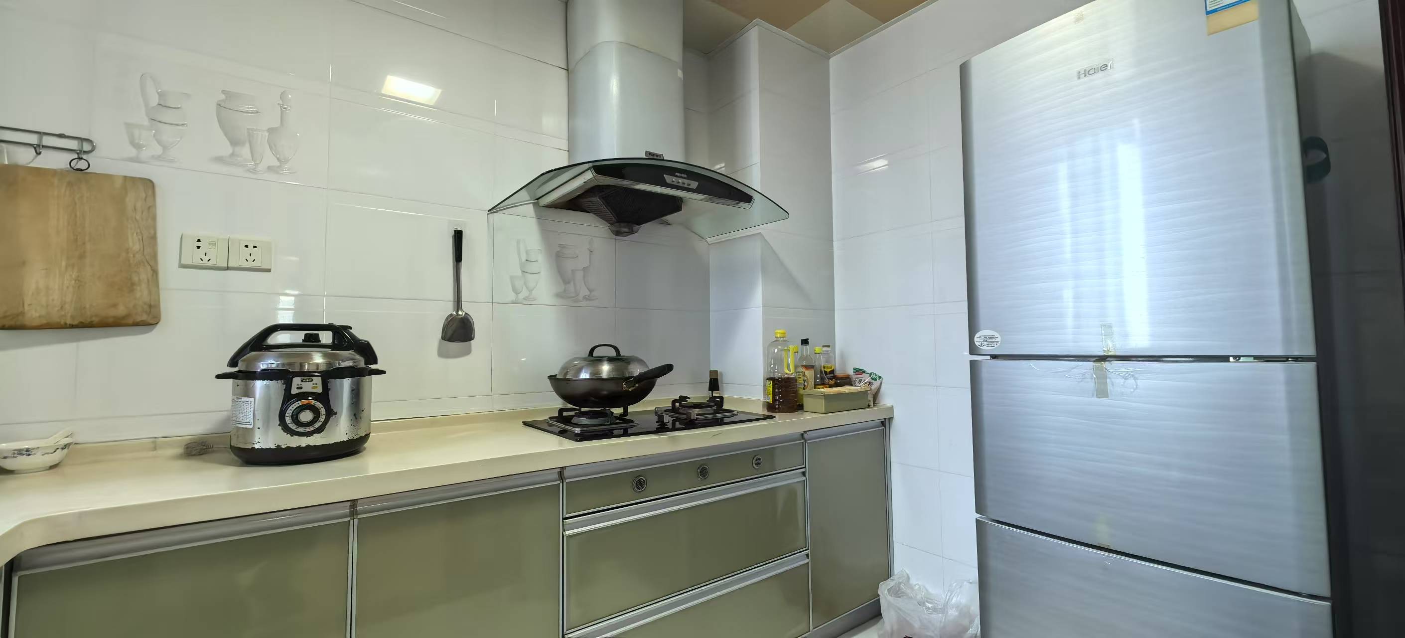 环强御景湾 3室2厅1卫 3500.0元/月 环强御景湾 3室2厅1卫 3500.0元/月室内图