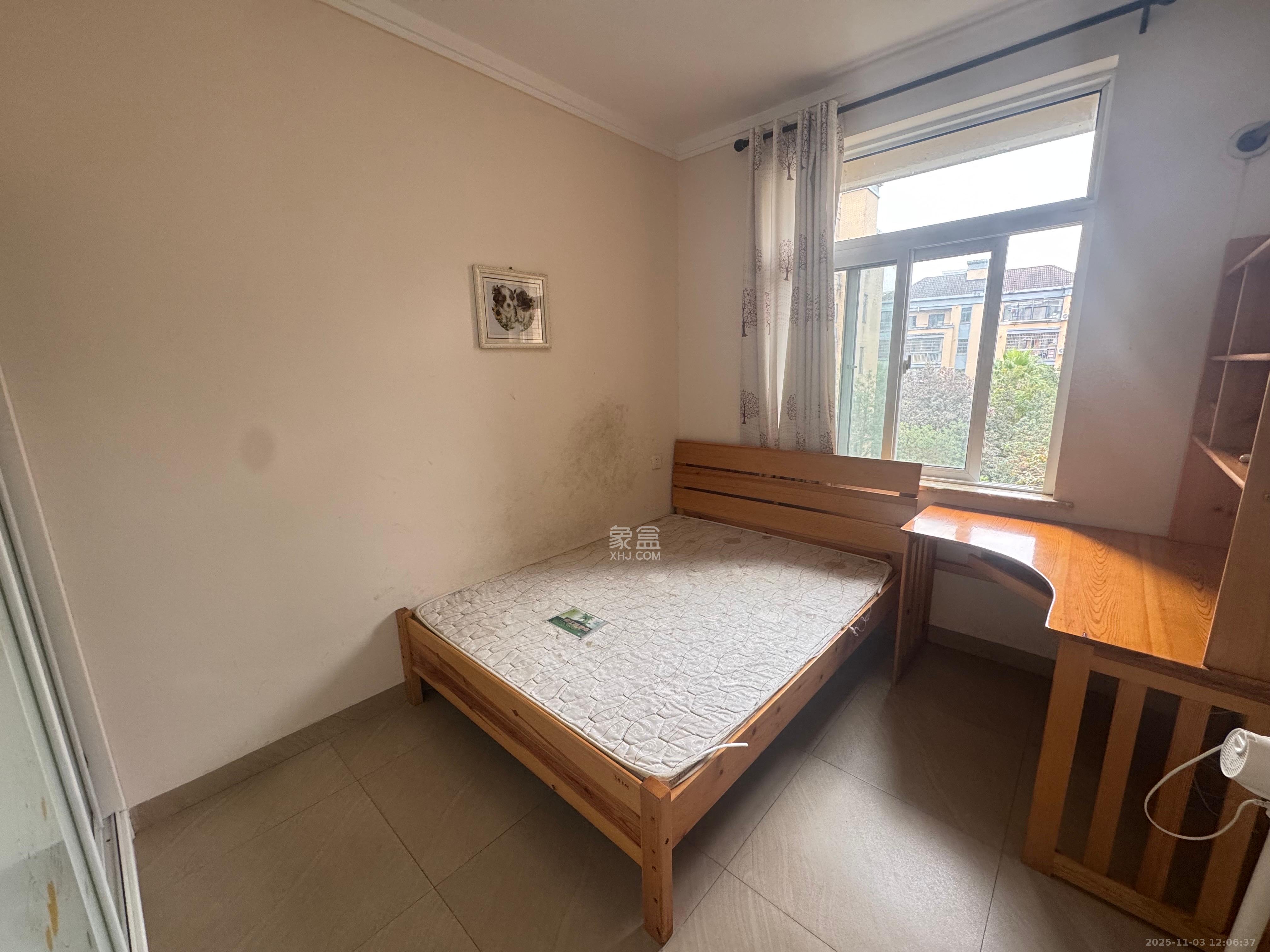 山水湾  3室2厅2卫    1800.0元/月室内图