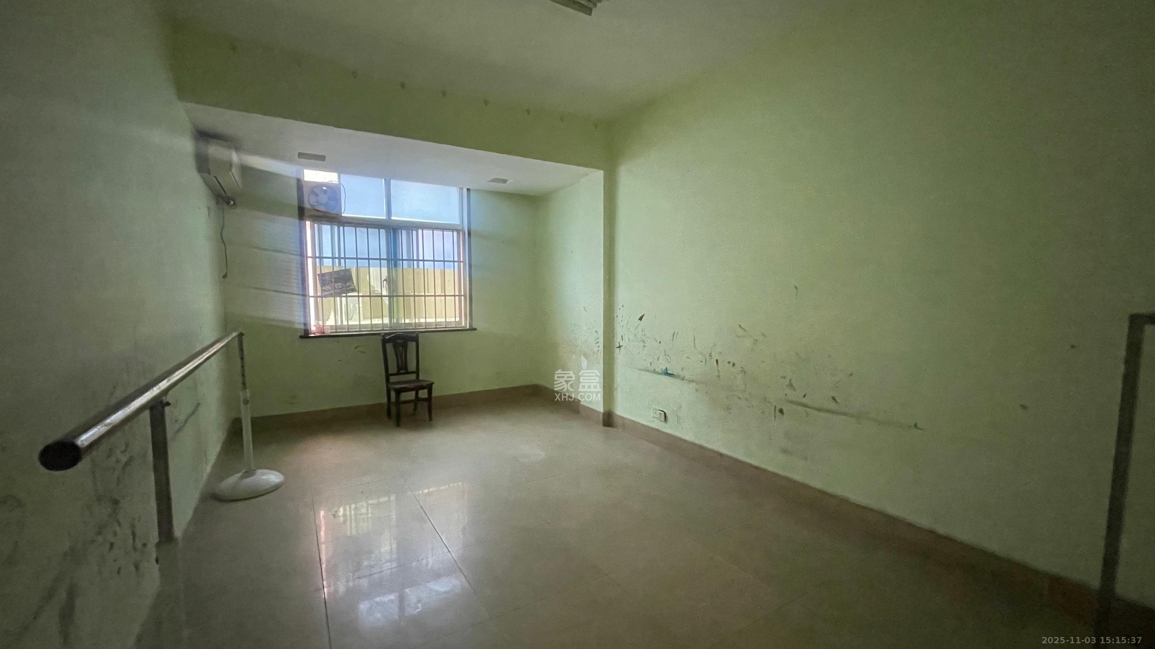 红星糖酒城 5室2厅1卫 3300.0元/月 红星糖酒城 5室2厅1卫 3300.0元/月室内图