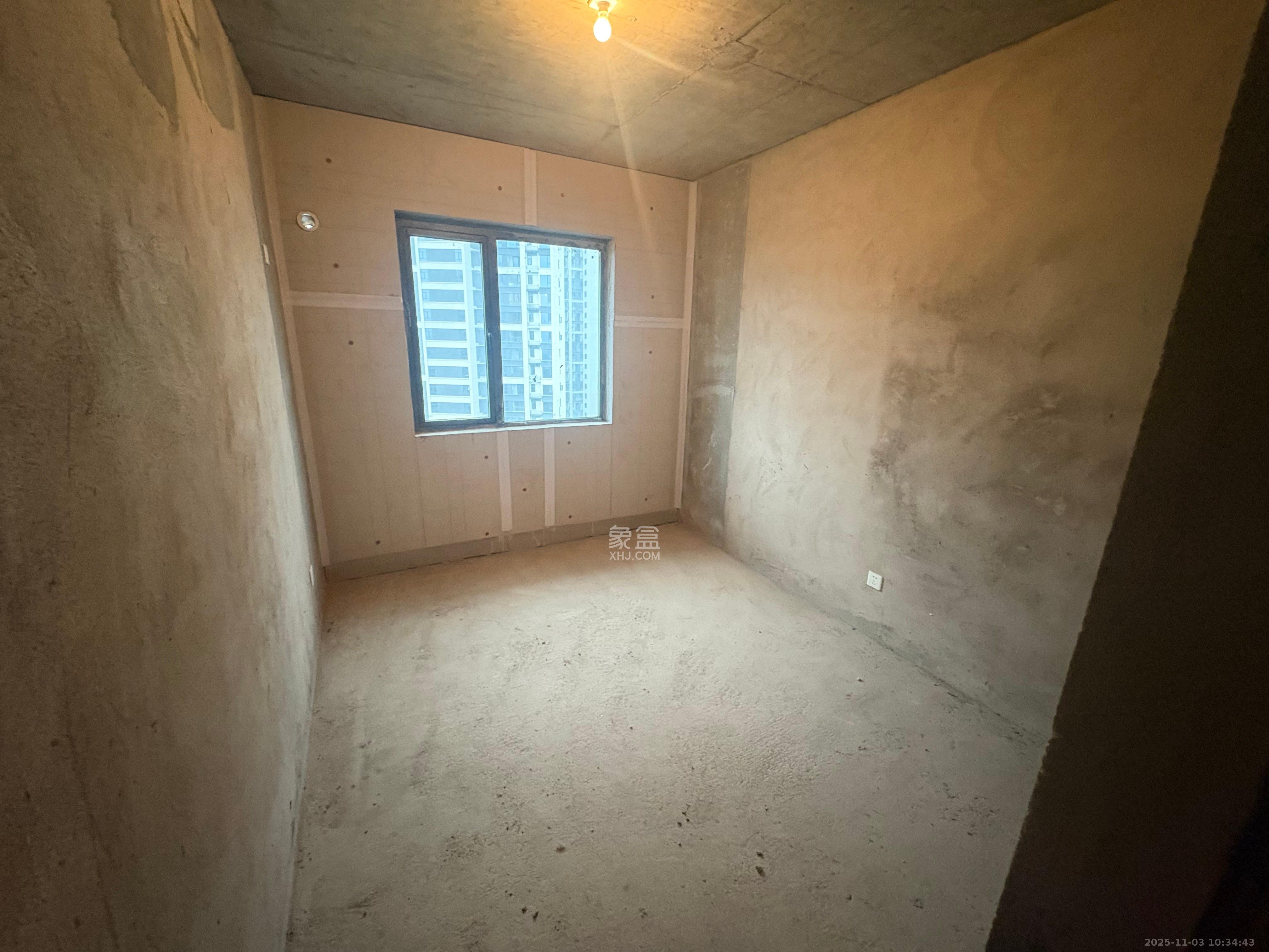 新长海玖龙台  4室2厅2卫    1800.0元/月室内图