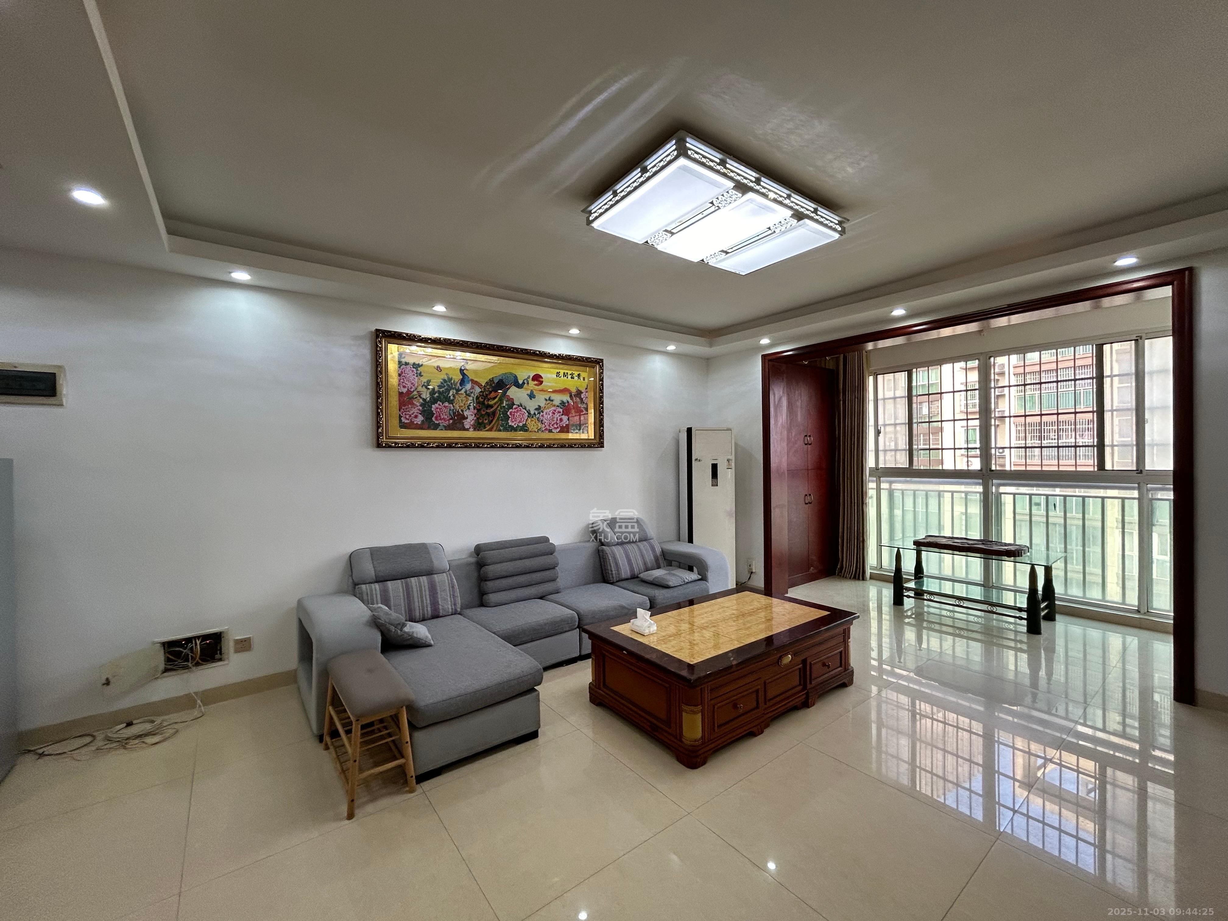 麓谷加州阳光  3室2厅2卫    2600.0元/月室内图