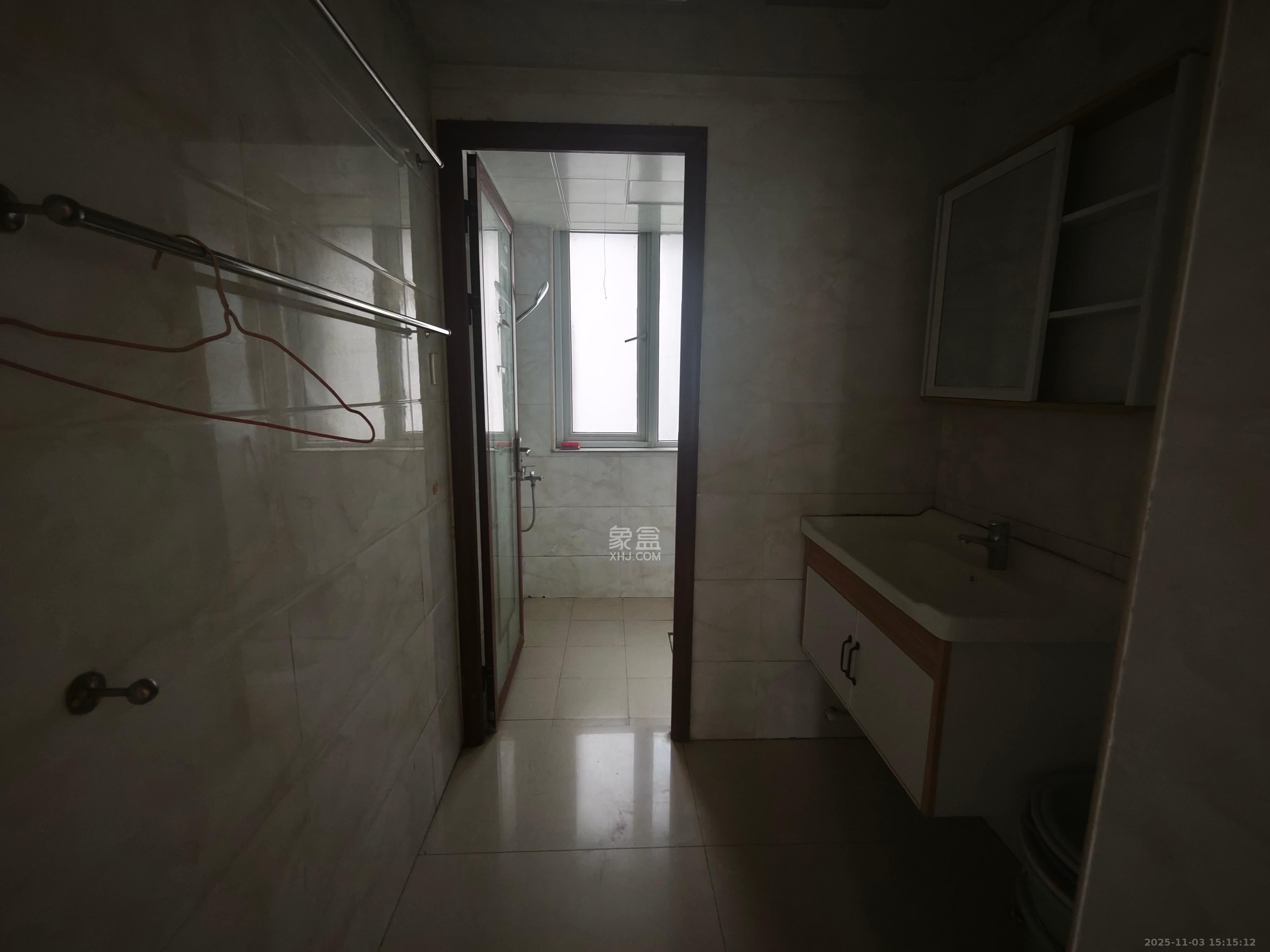 绿地之窗  4室2厅2卫    2600.0元/月室内图