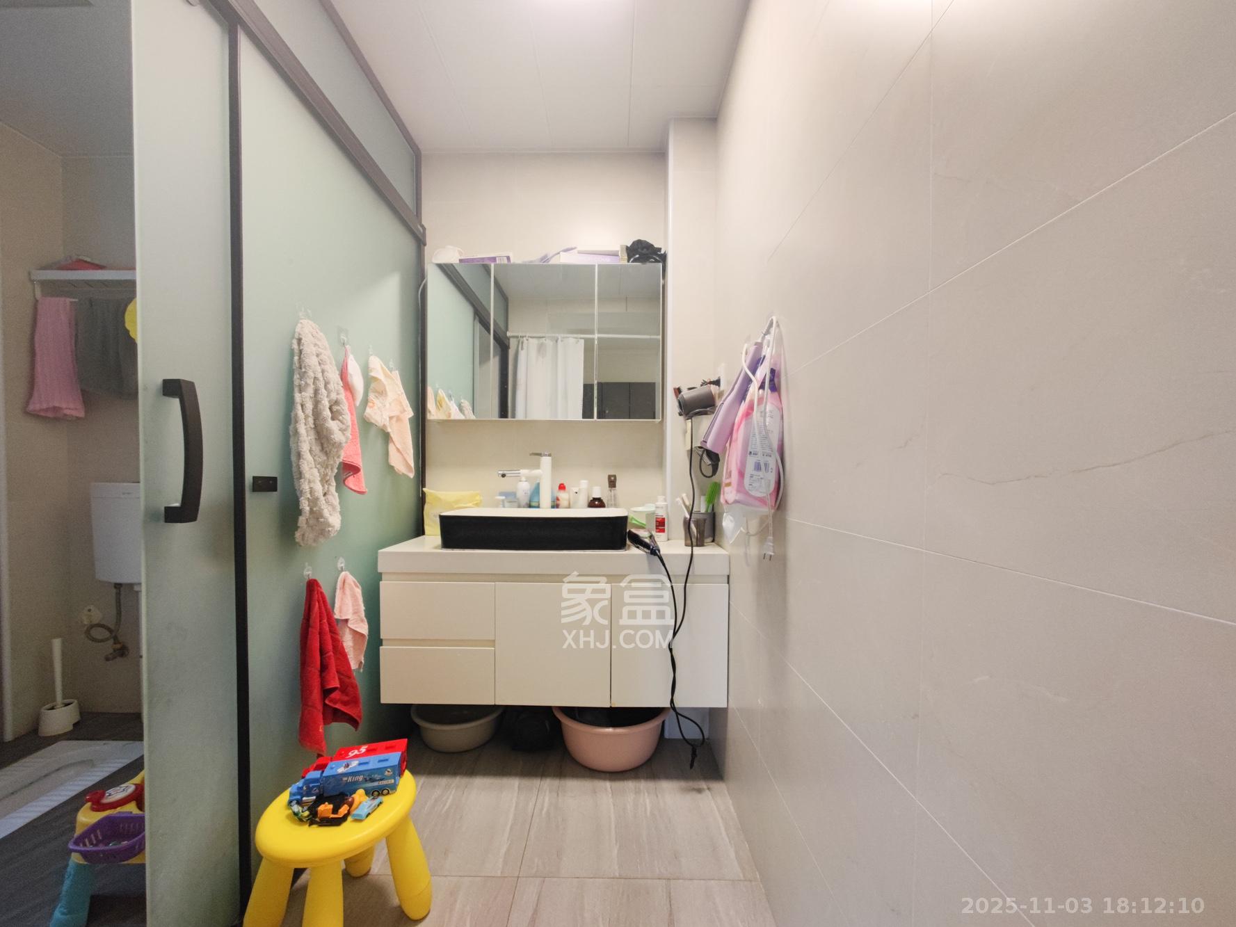 森林城  4室2厅2卫    190.0万卫生间