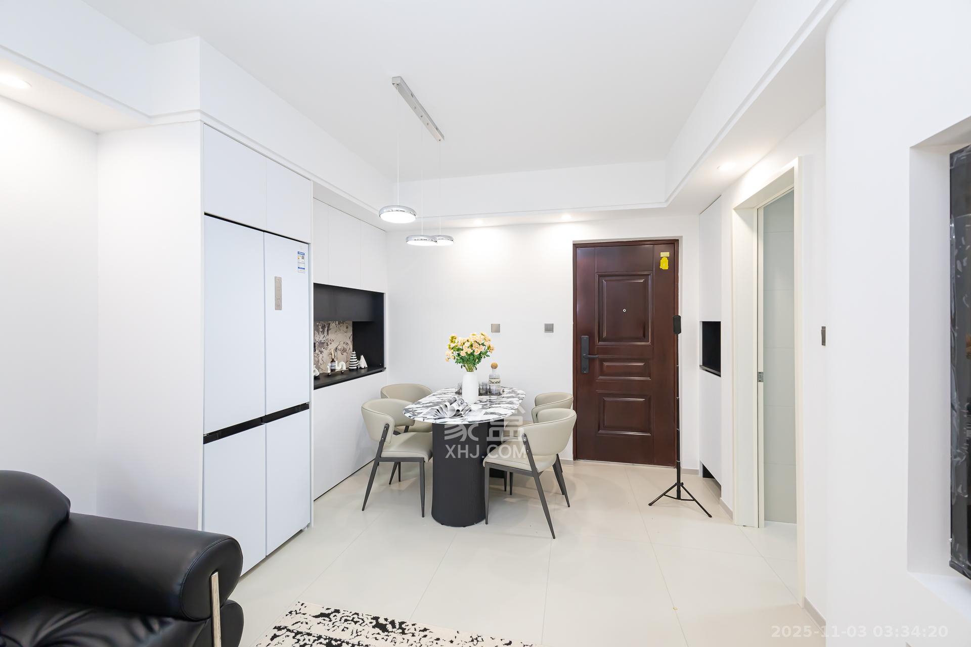 龙湖璟宸原著（龙湖紫宸）  3室2厅1卫    72.8万客厅