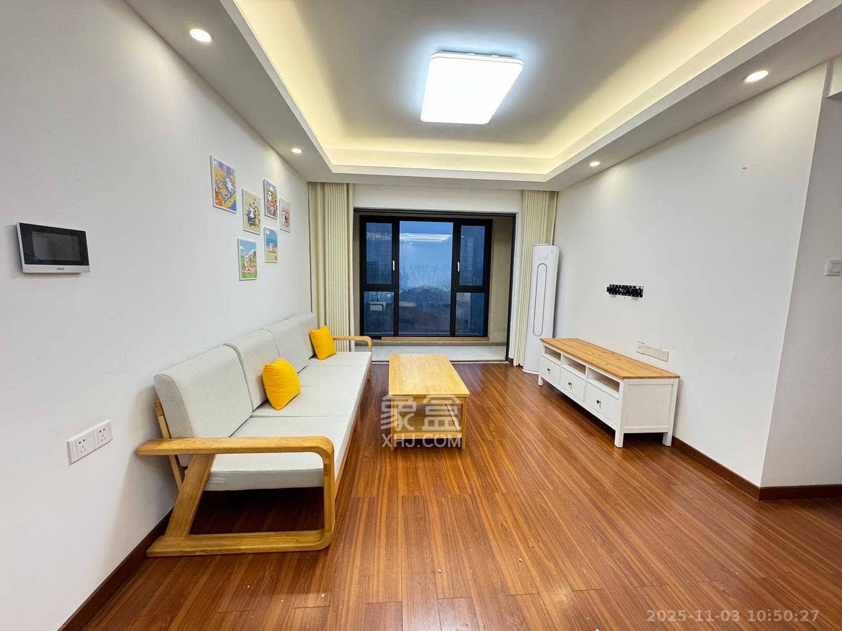 荣泰广场 3室2厅1卫 2300.0元/月 荣泰广场 3室2厅1卫 2300.0元/月室内图