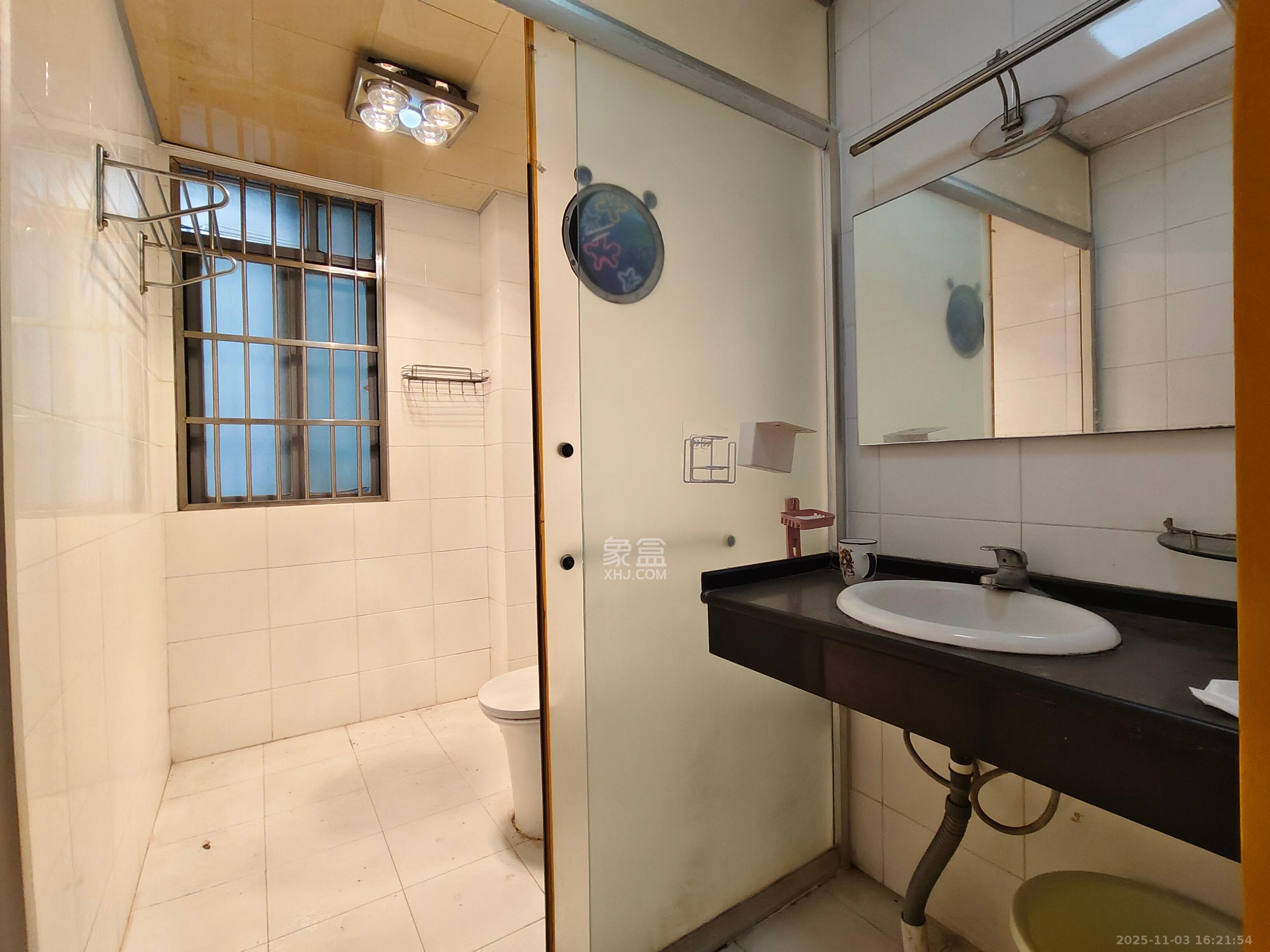 银港水晶城  3室2厅2卫    2500.0元/月 银港水晶城  3室2厅2卫    2500.0元/月室内图