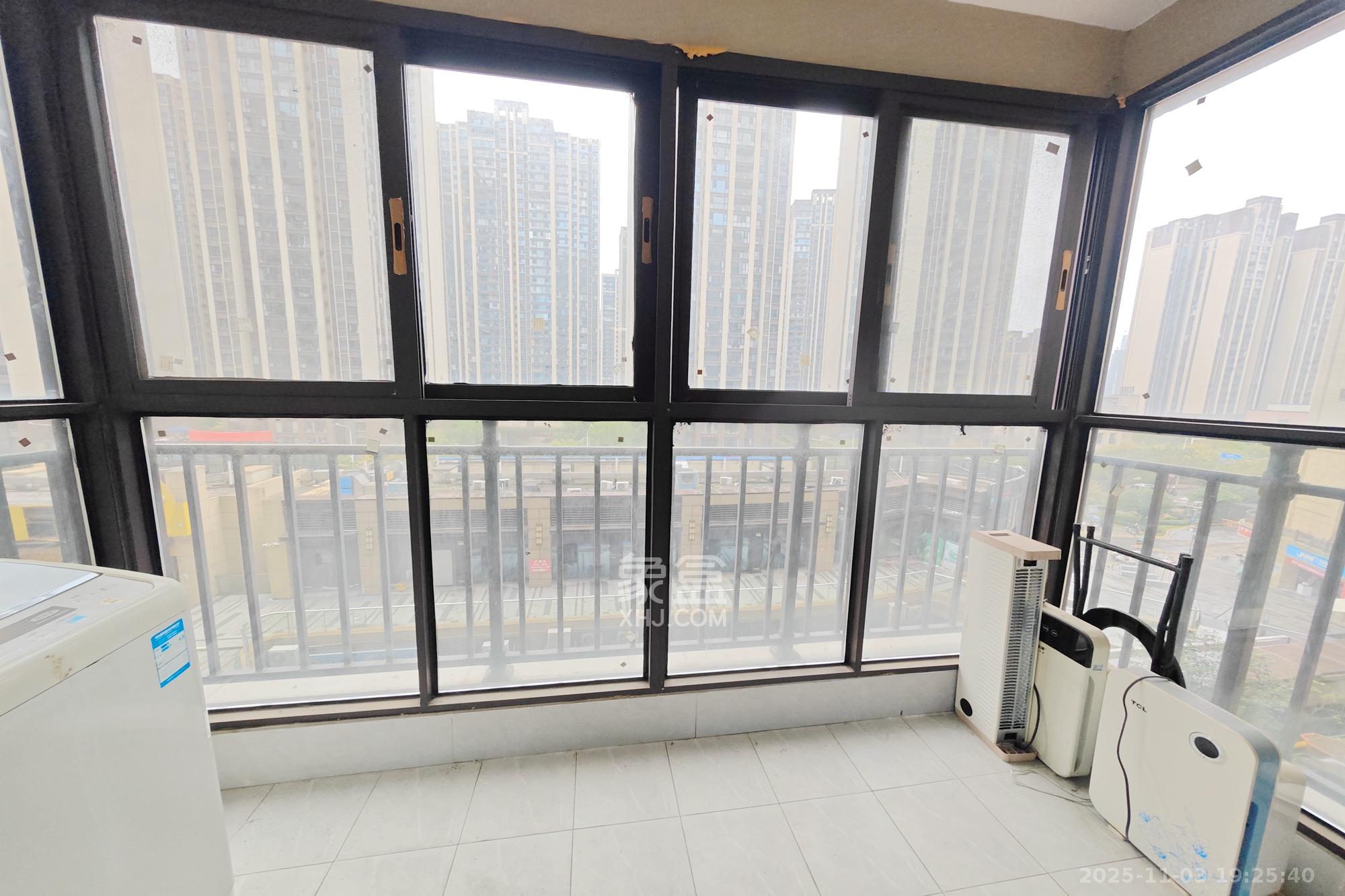 保利大都汇一期、二期  1室0厅0卫    152.0万阳台