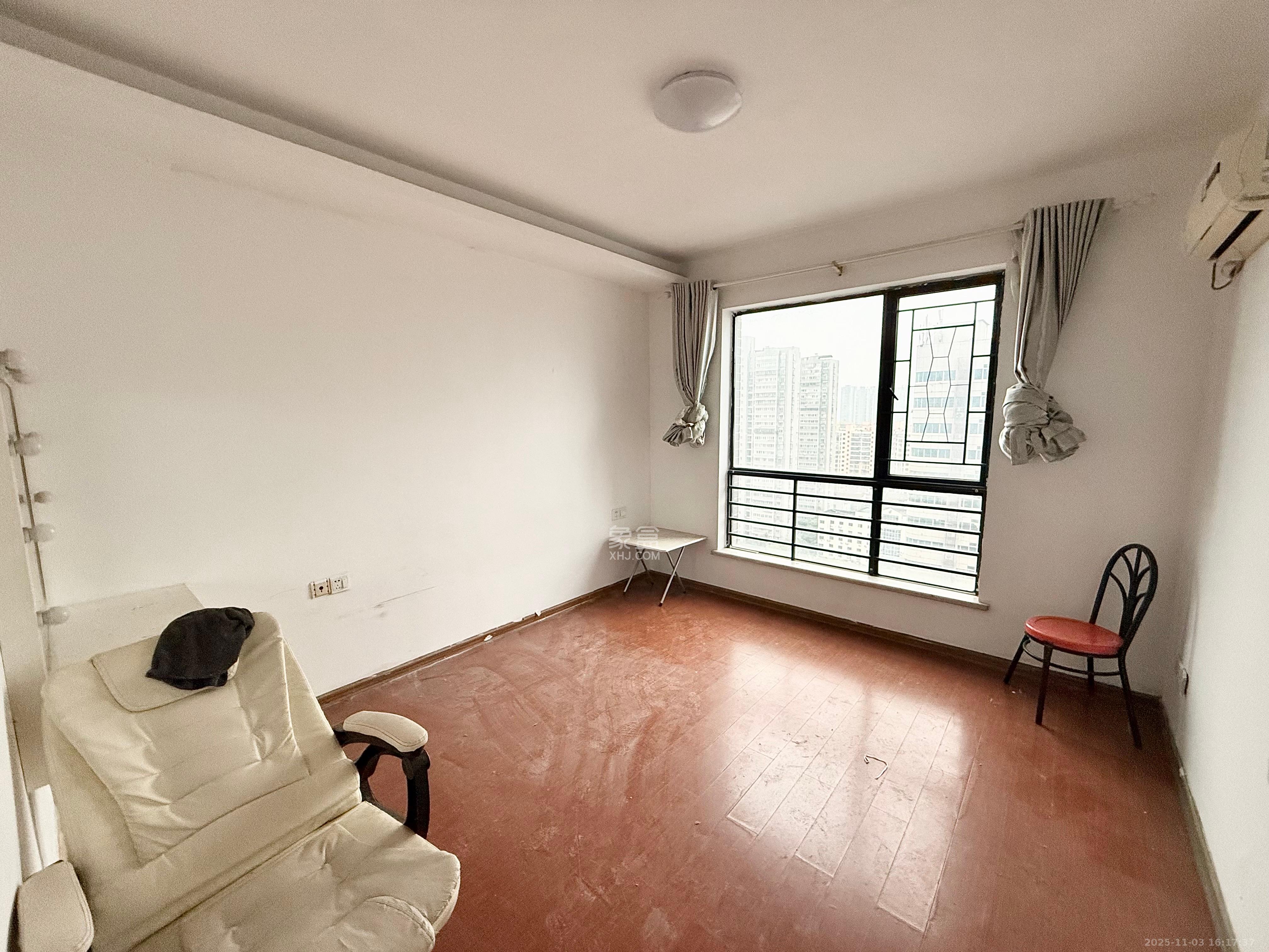 尚城  2室1厅1卫    2000.0元/月室内图