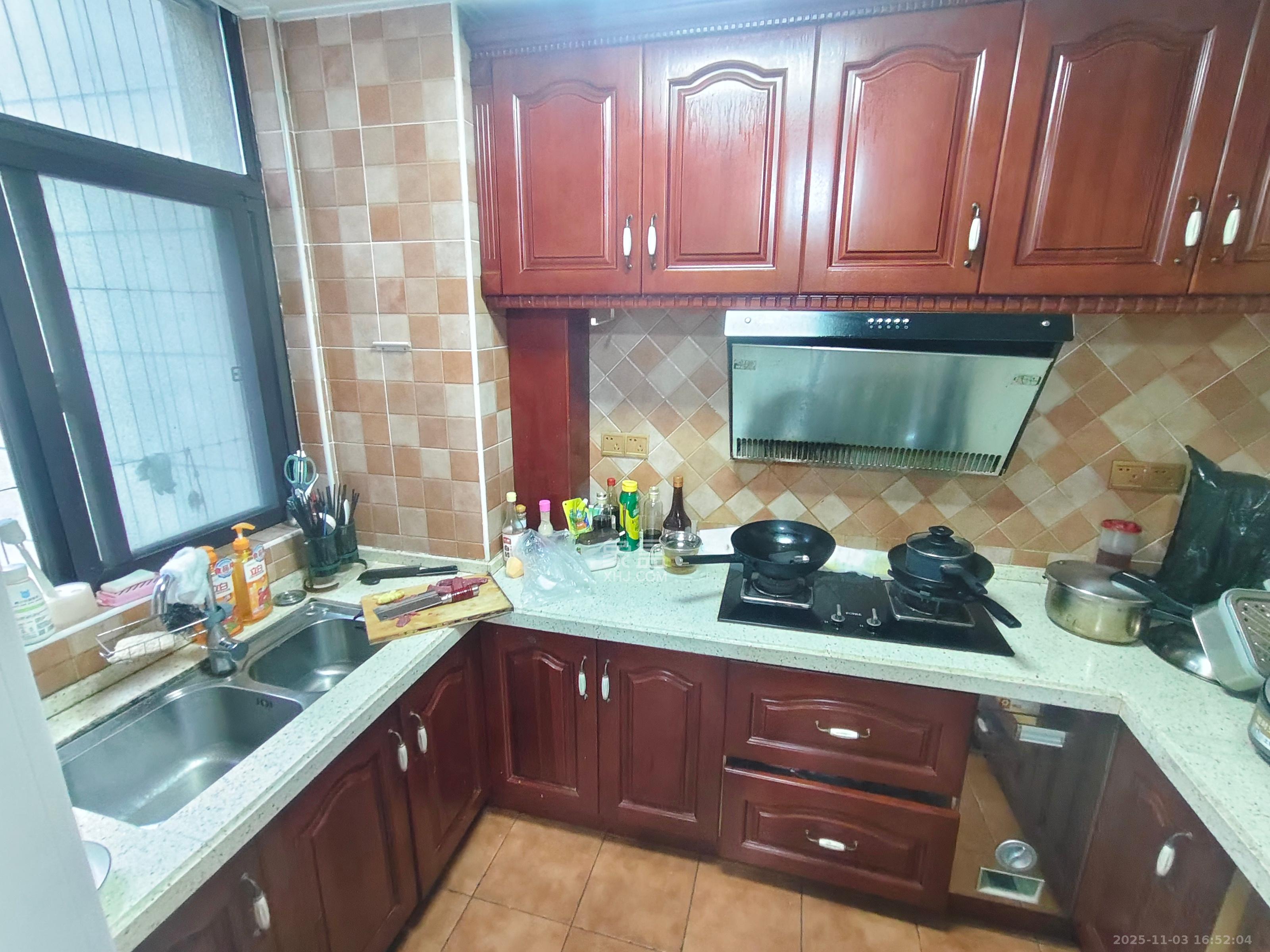 阳光丽城一期  4室2厅2卫    4000.0元/月室内图