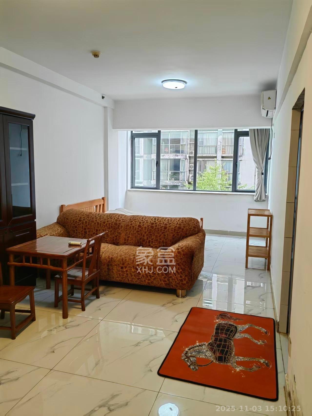 湘域中央  1室1厅1卫    2000.0元/月