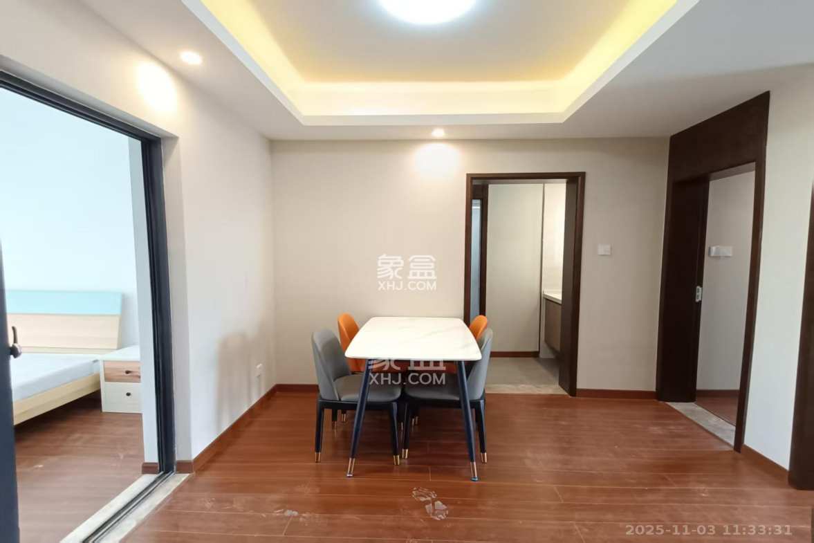 荣泰广场 3室2厅2卫 2800.0元/月 荣泰广场 3室2厅2卫 2800.0元/月室内图