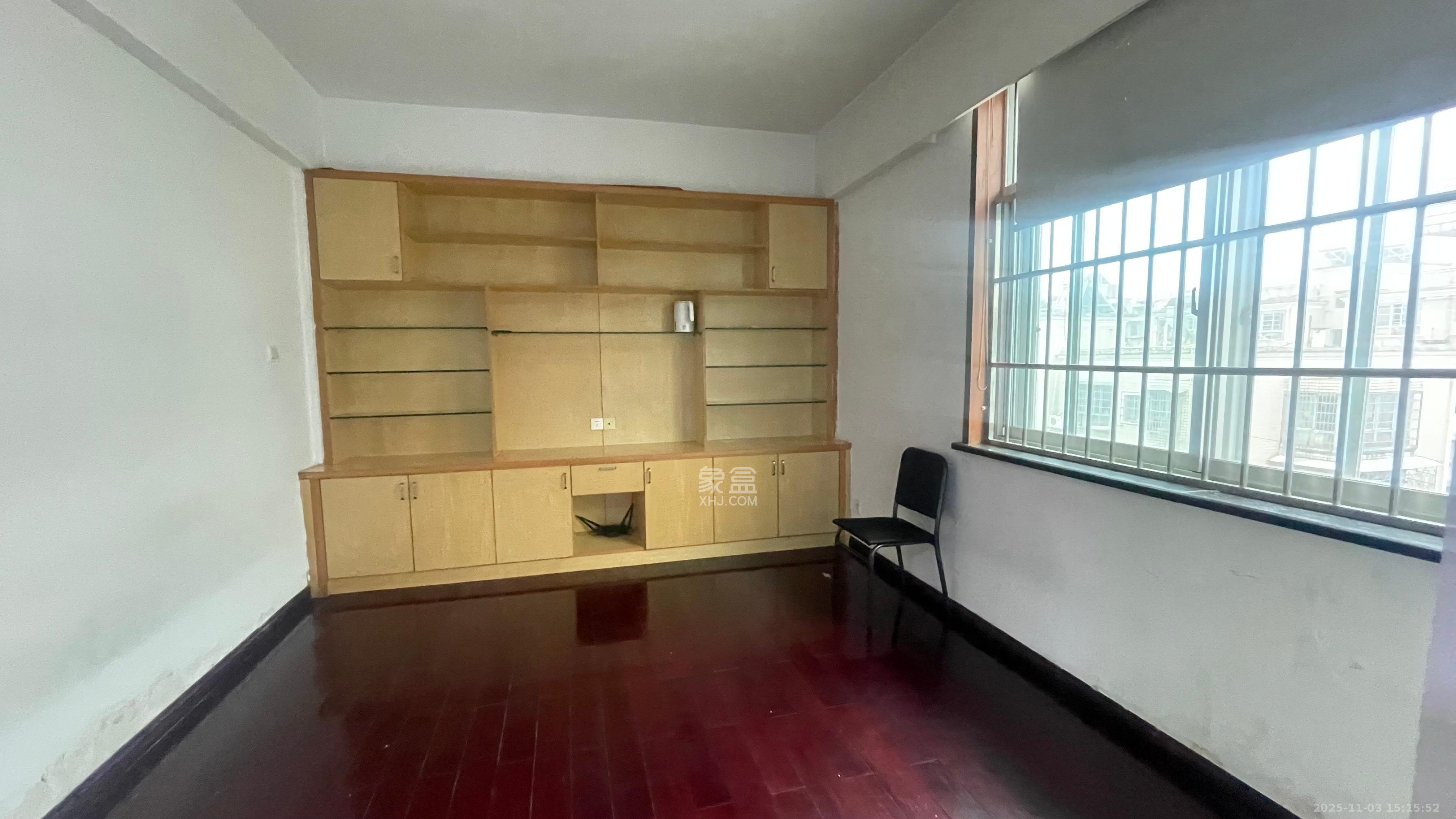 红星糖酒城 5室2厅1卫 3300.0元/月 红星糖酒城 5室2厅1卫 3300.0元/月室内图