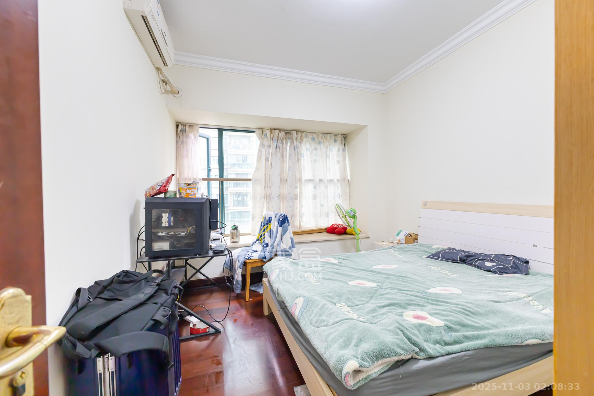 恒大名都  4室2厅2卫    75.8万 恒大名都  4室2厅2卫    75.8万卧室