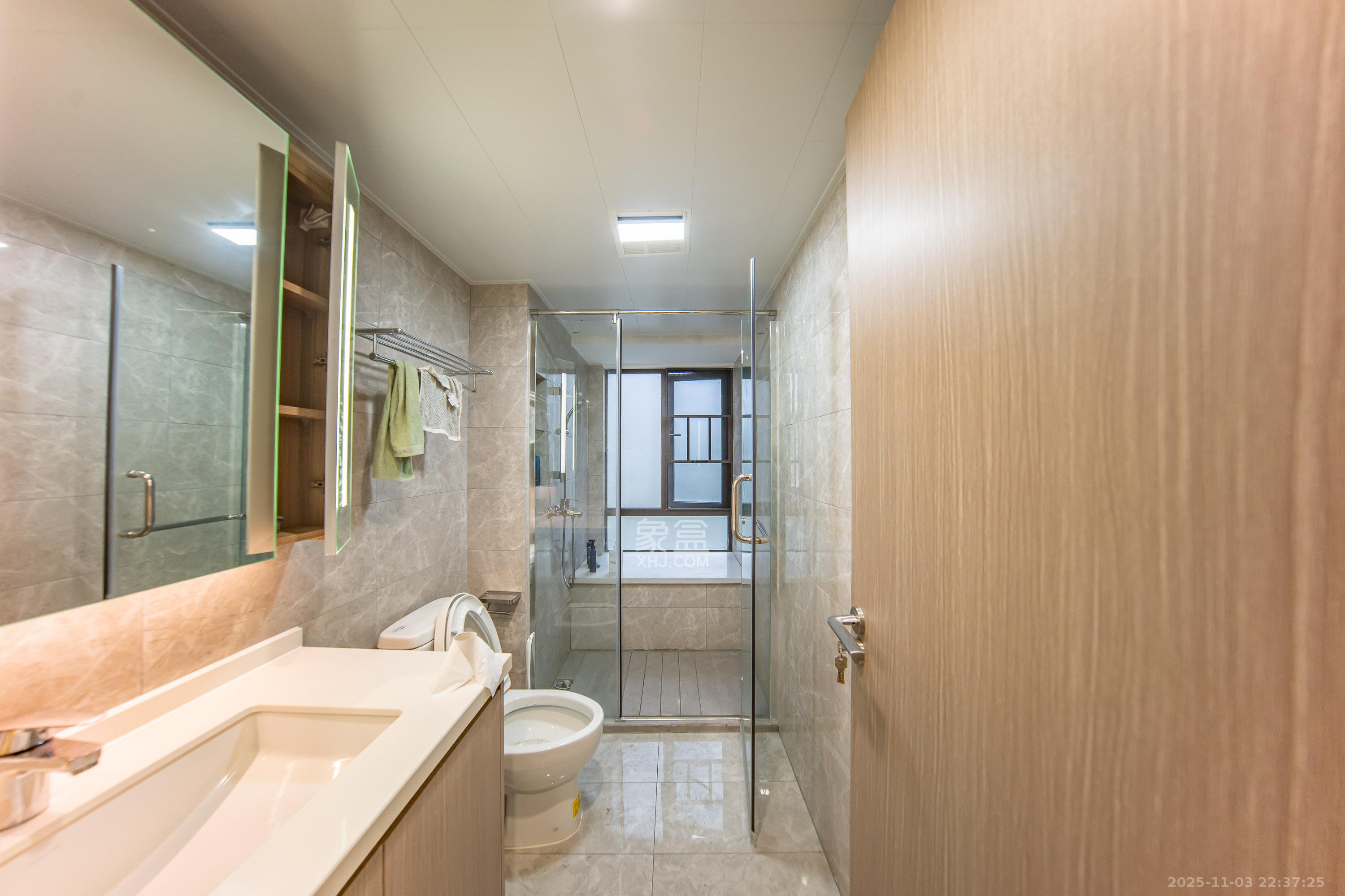 旭辉国宸府  4室2厅2卫    168.0万卫生间