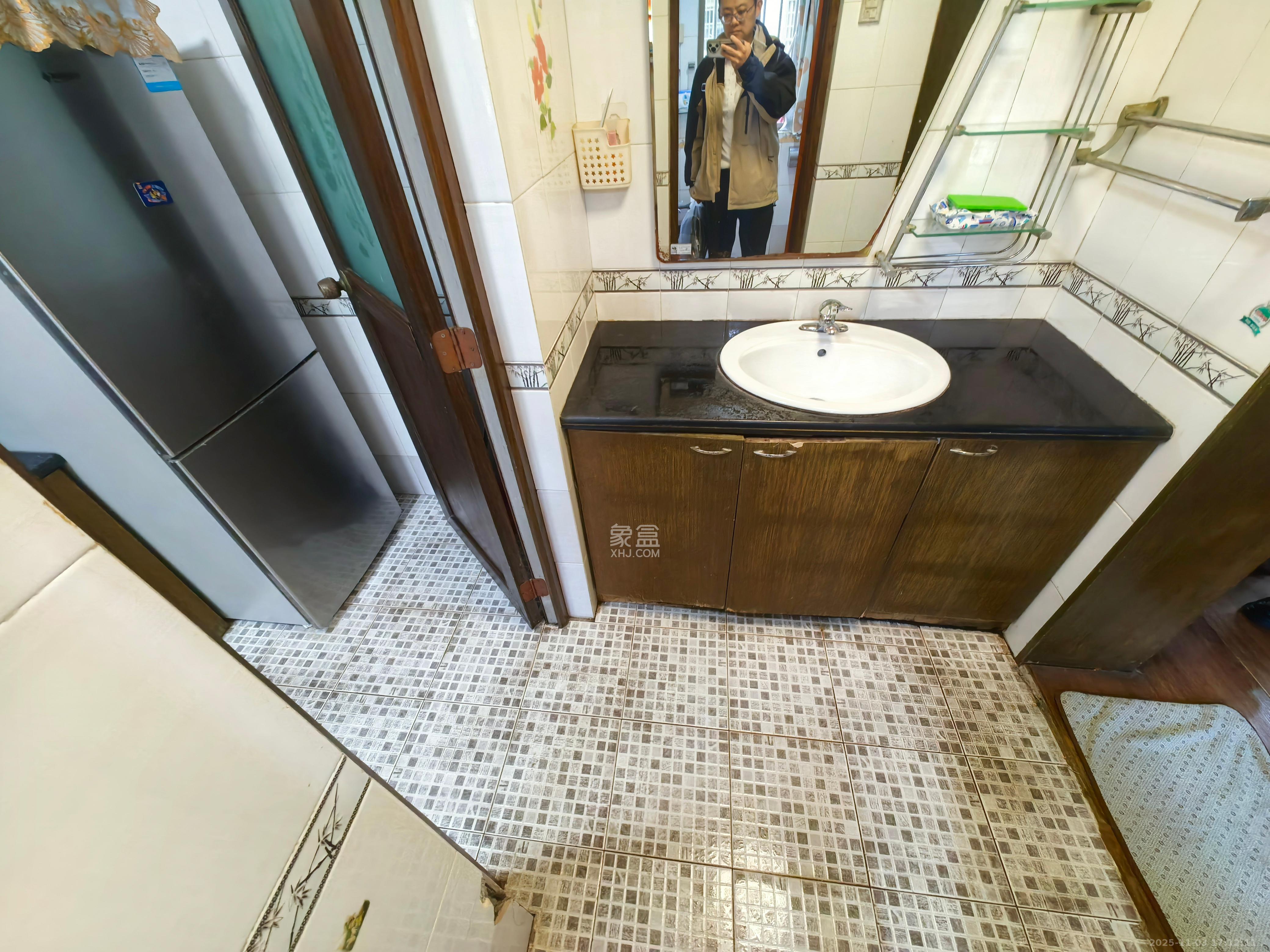 金峰小区南院  3室2厅2卫    1900.0元/月室内图