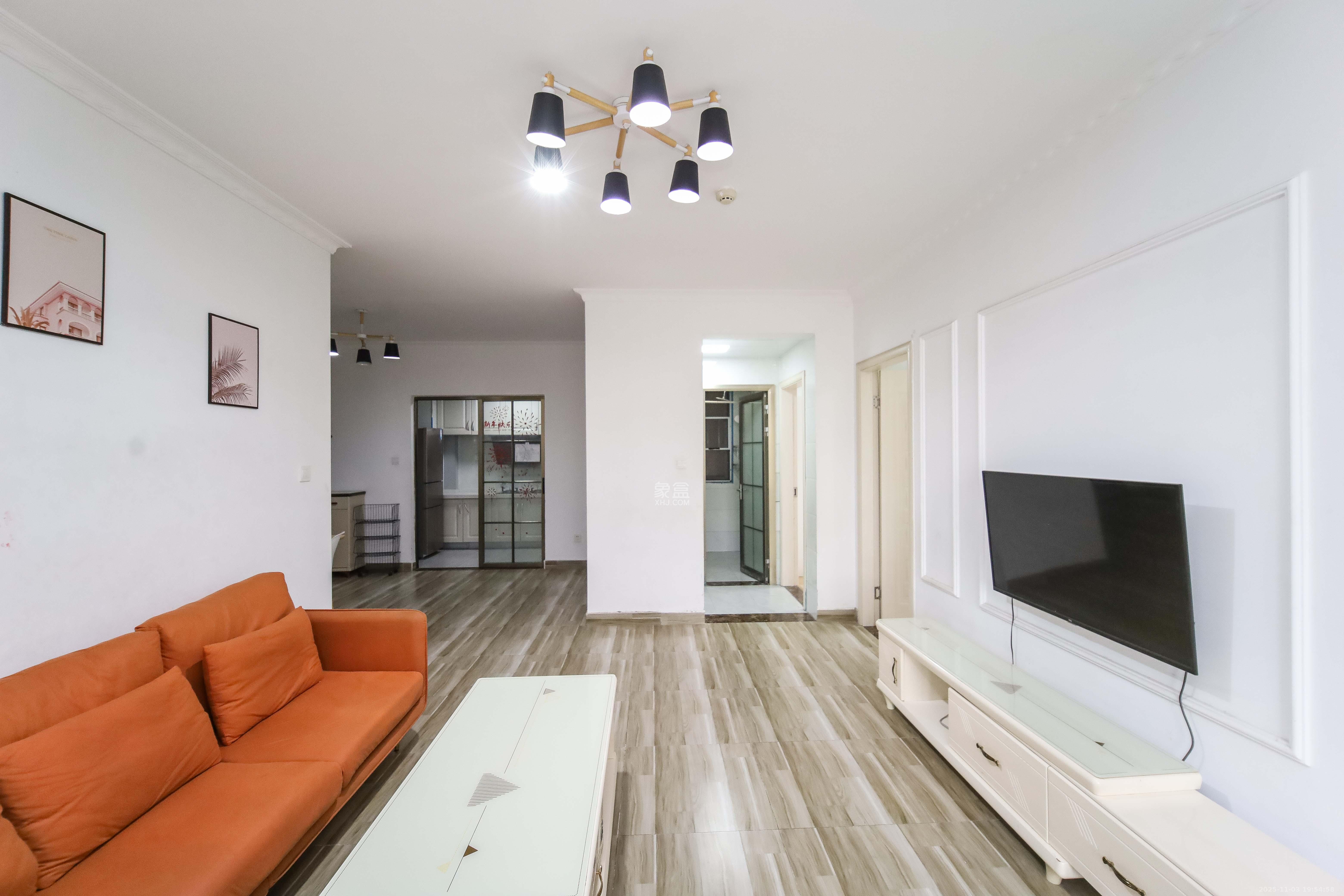 金地格林公馆  3室2厅1卫    88.0万客厅