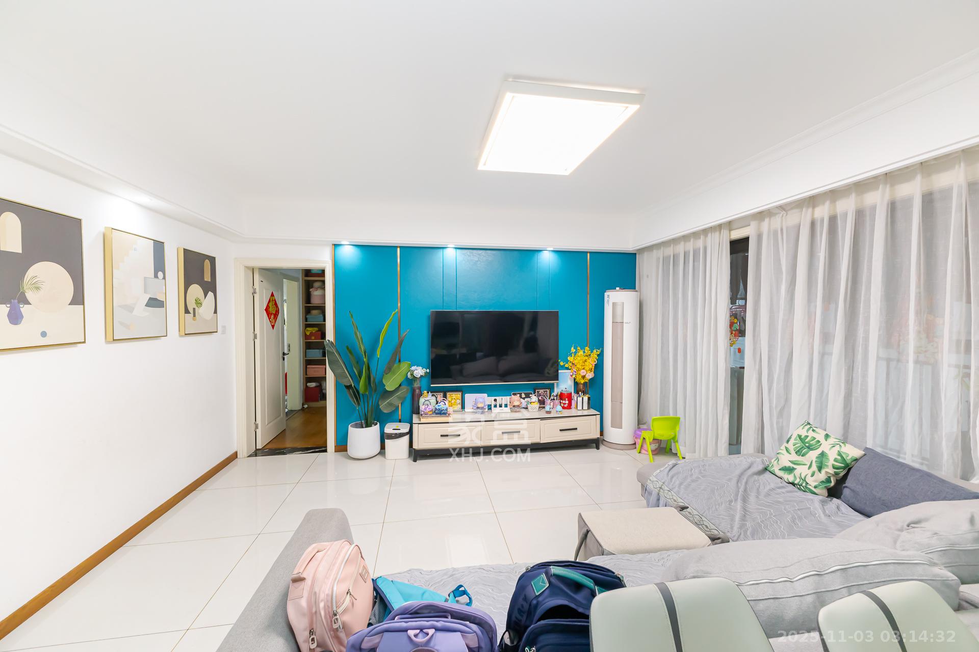 时代倾城三期  3室2厅2卫    95.0万 时代倾城三期  3室2厅2卫    95.0万客厅