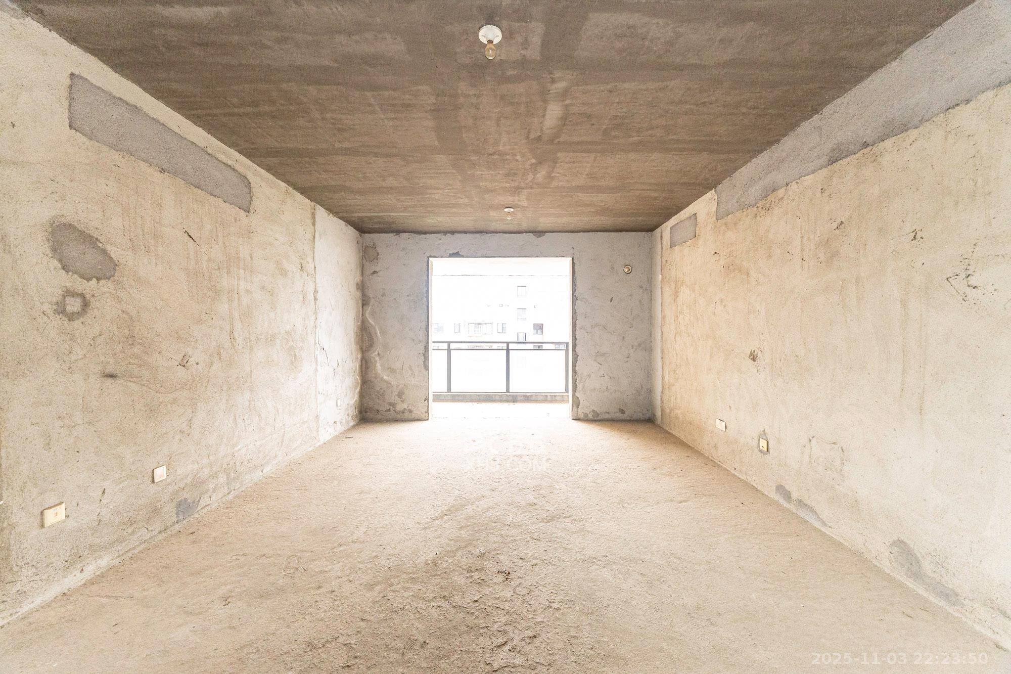 长大卧琥 6室2厅3卫 165.0万 长大卧琥 6室2厅3卫 165.0万客厅