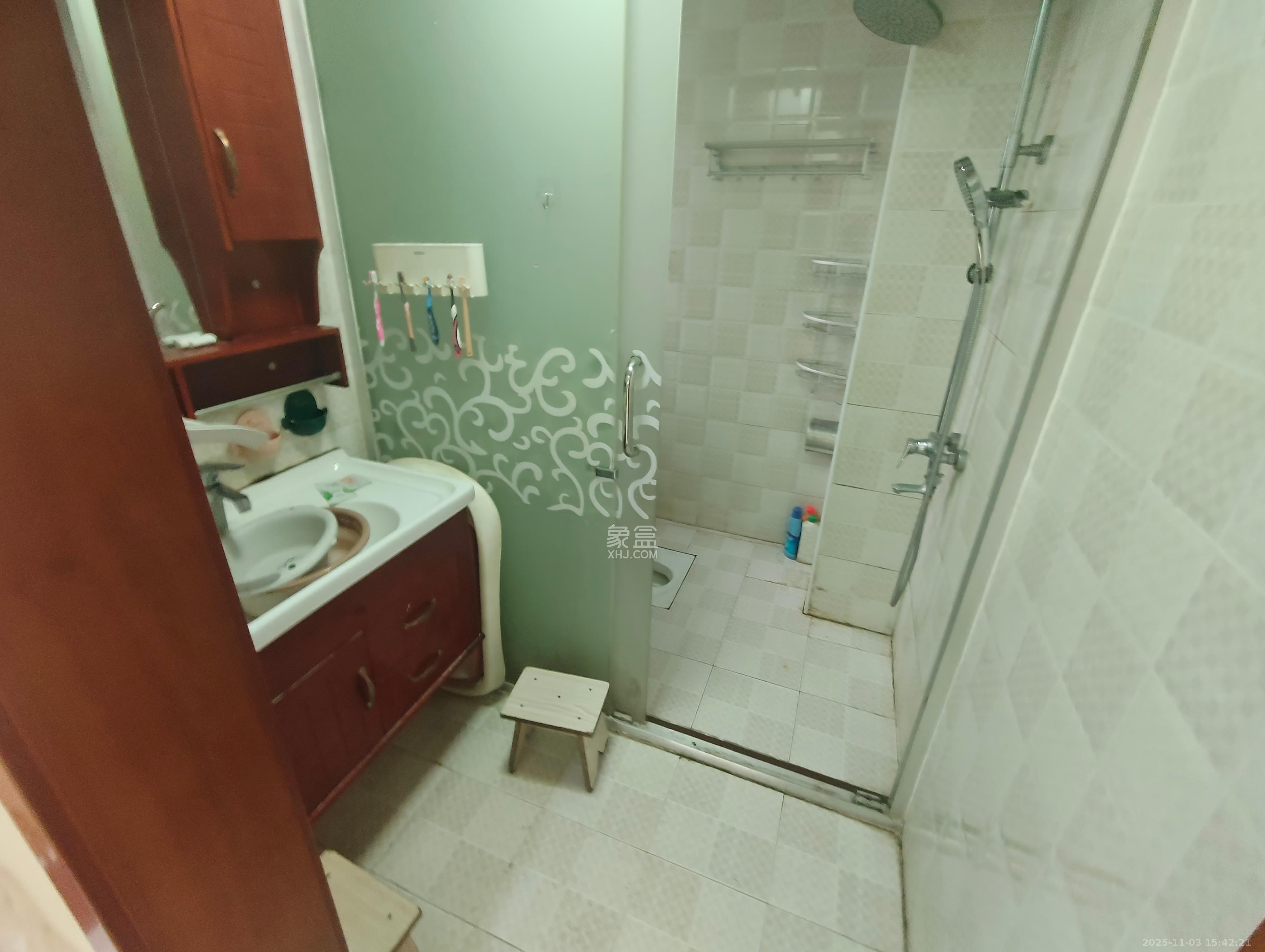 洋湖时代  3室2厅1卫    2100.0元/月室内图