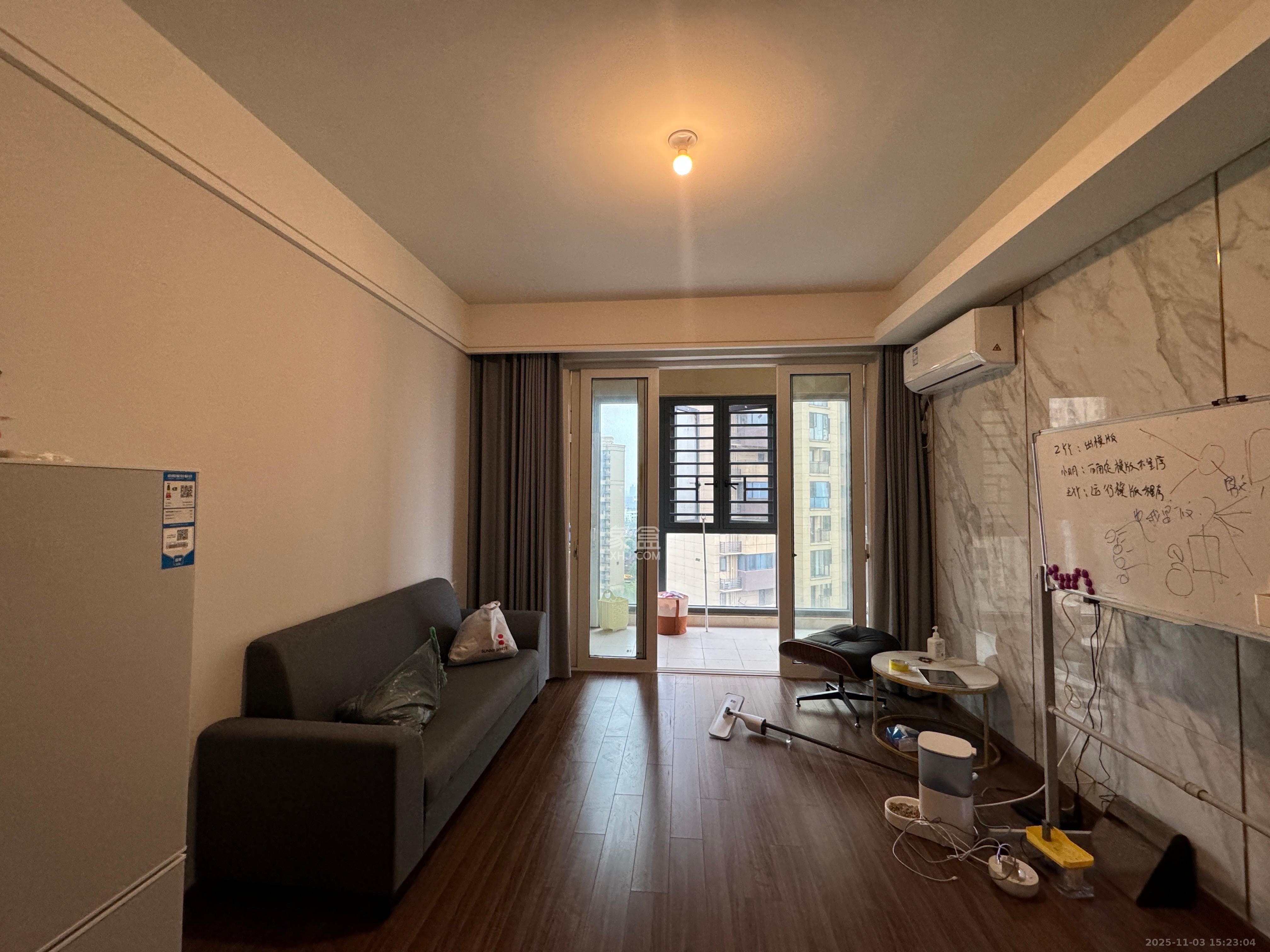 保利香槟国际  3室1厅2卫    1900.0元/月室内图