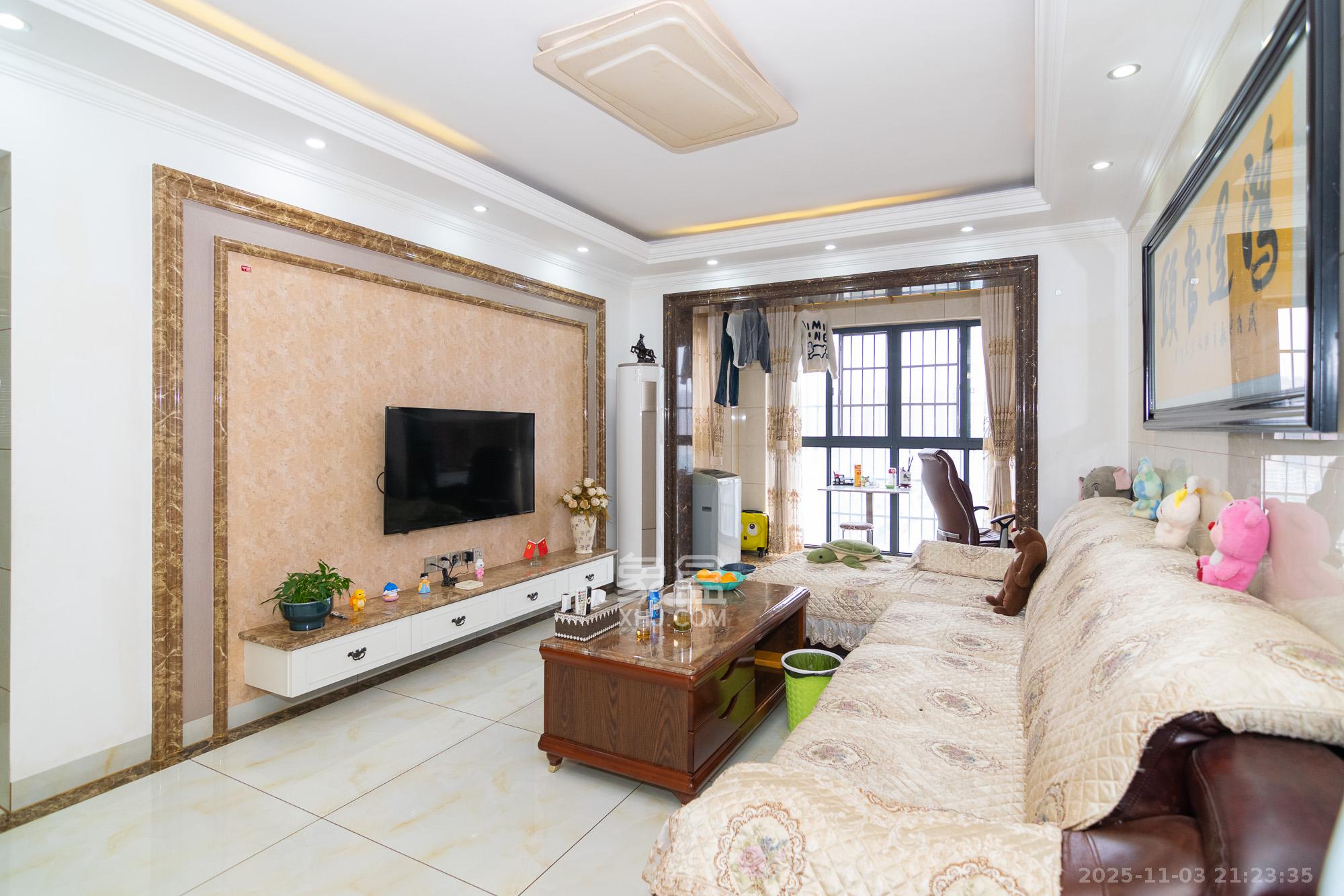 新雅黄金苑  2室2厅1卫    44.8万客厅