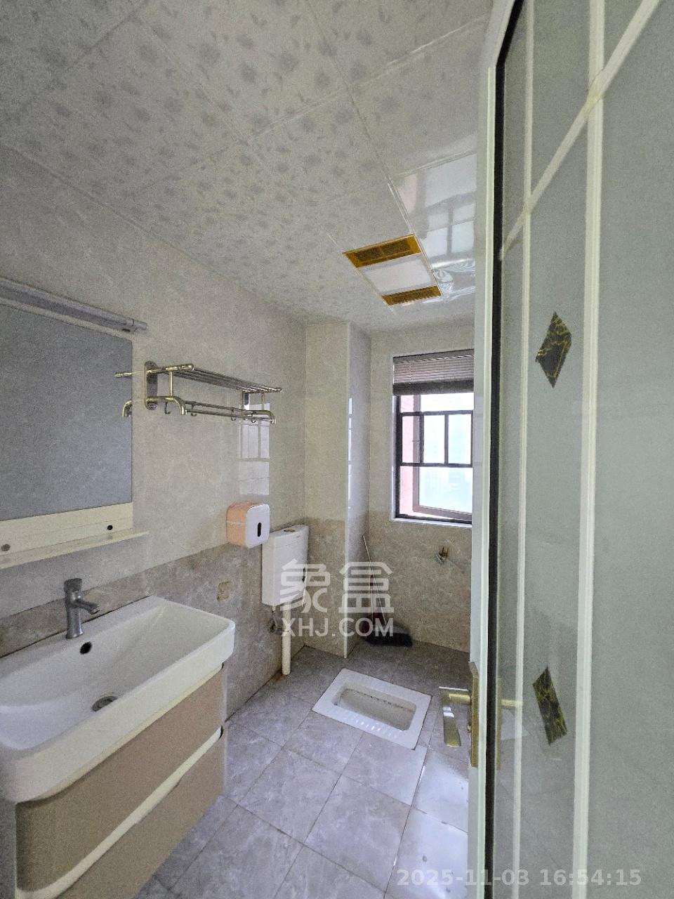 梅溪峰汇（房聚梅溪壹中心）  1室2厅1卫    2600.0元/月室内图