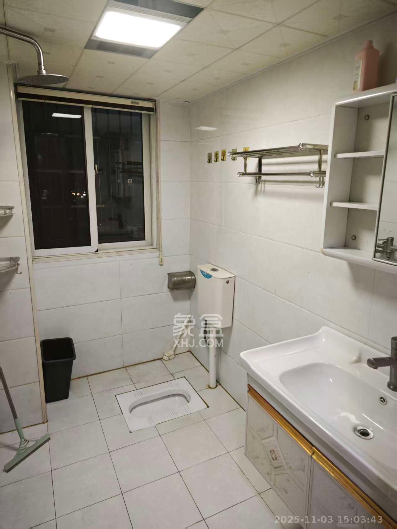 金南家园二期  3室1厅1卫    2100.0元/月室内图