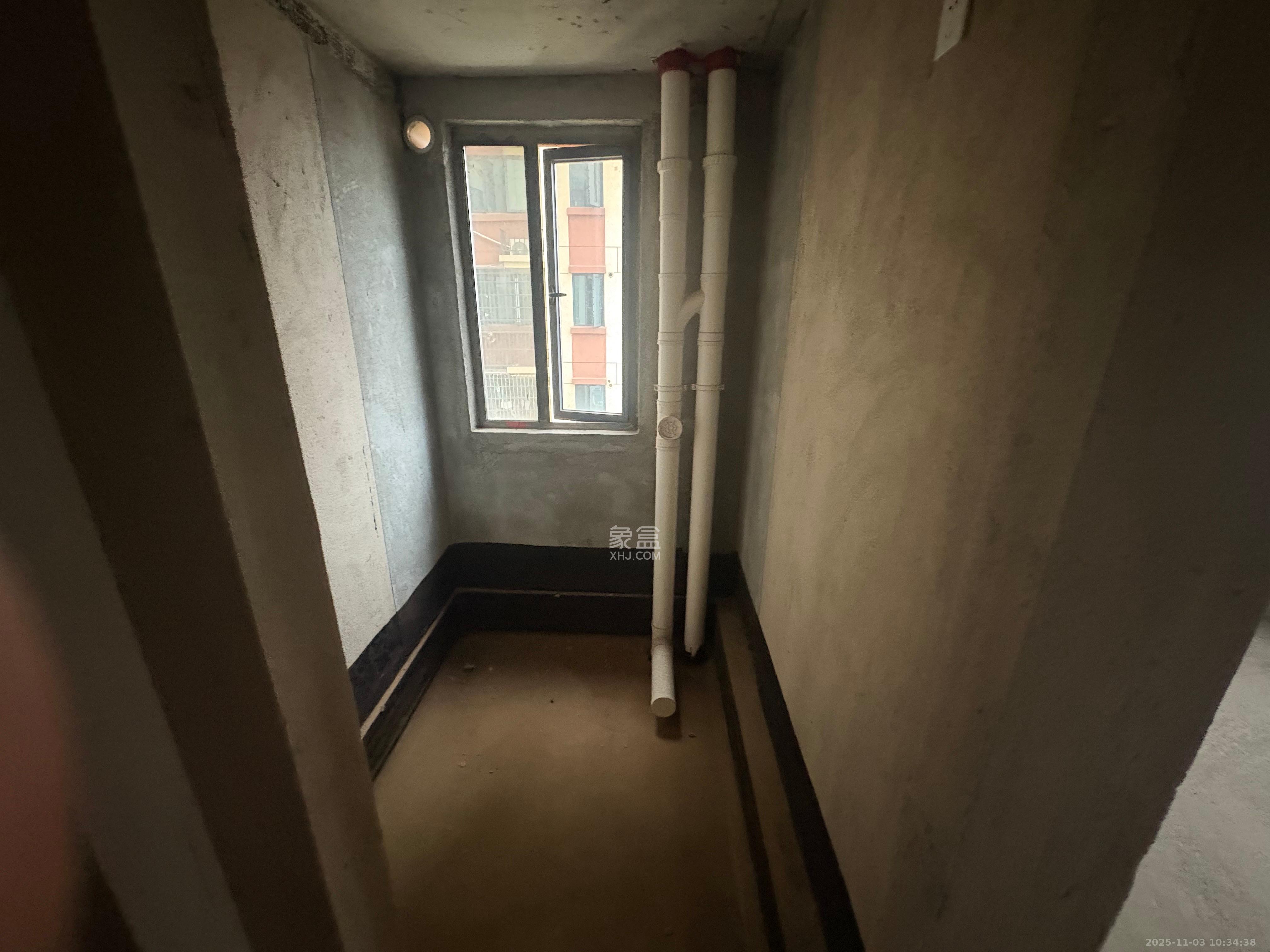 新长海玖龙台  4室2厅2卫    1800.0元/月室内图