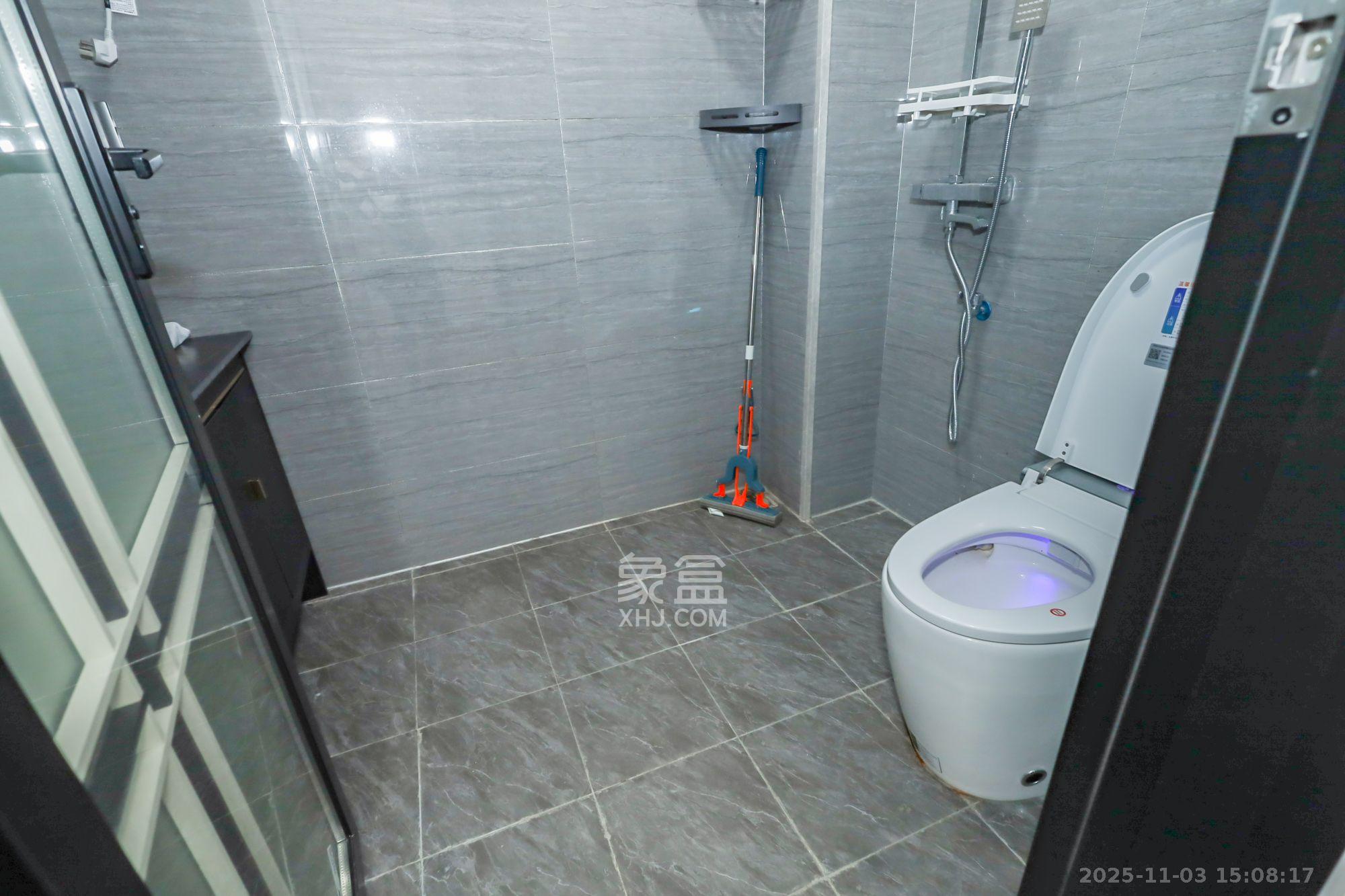 世茂铂曼  1室0厅1卫    2500.0元/月室内图