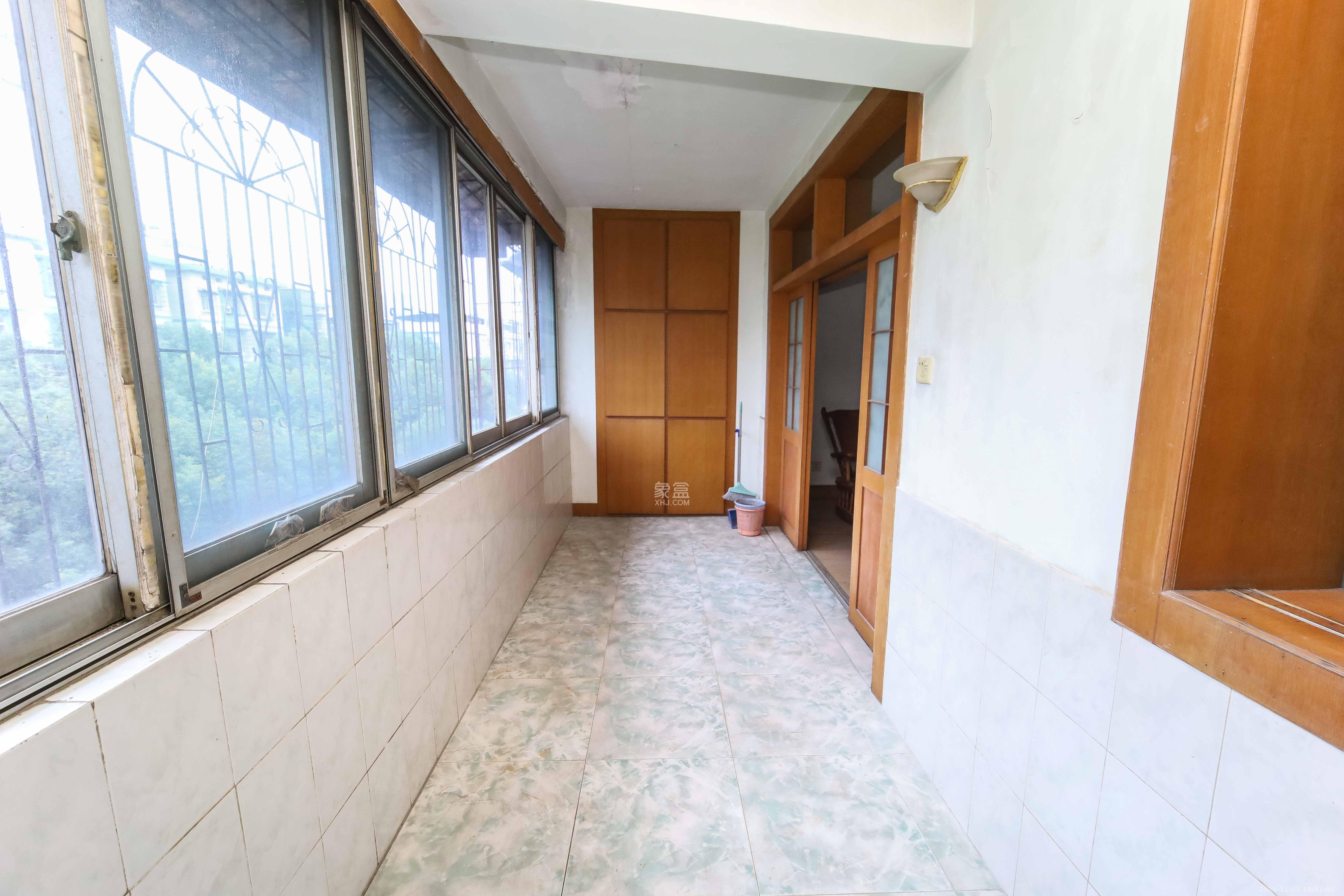 环达公寓 3室2厅1卫 56.0万 环达公寓 3室2厅1卫 56.0万阳台