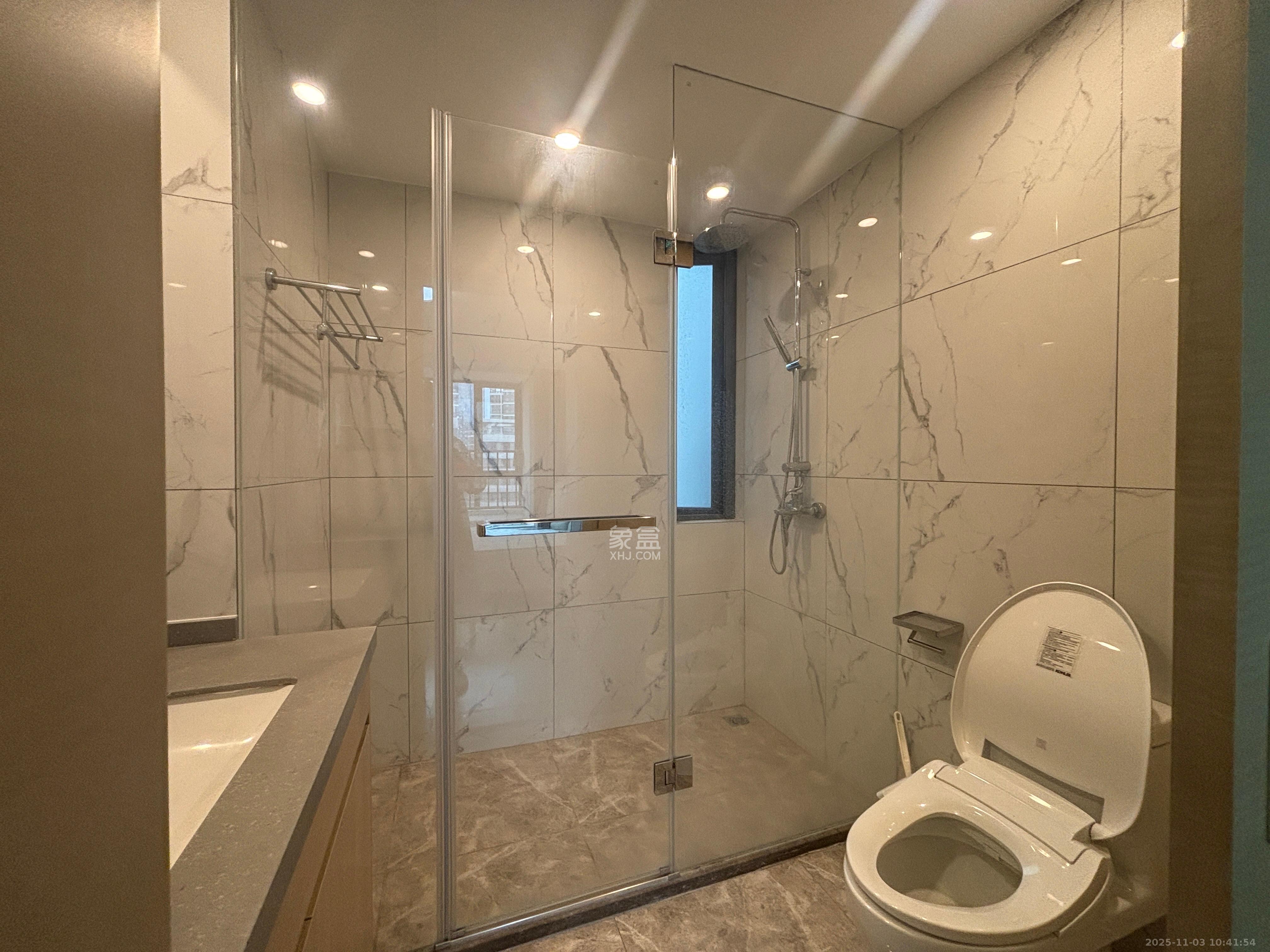 复地滨江金融中心  4室2厅1卫    4800.0元/月室内图