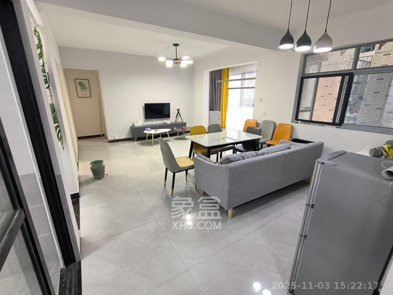 天天向上  3室2厅1卫    2500.0元/月