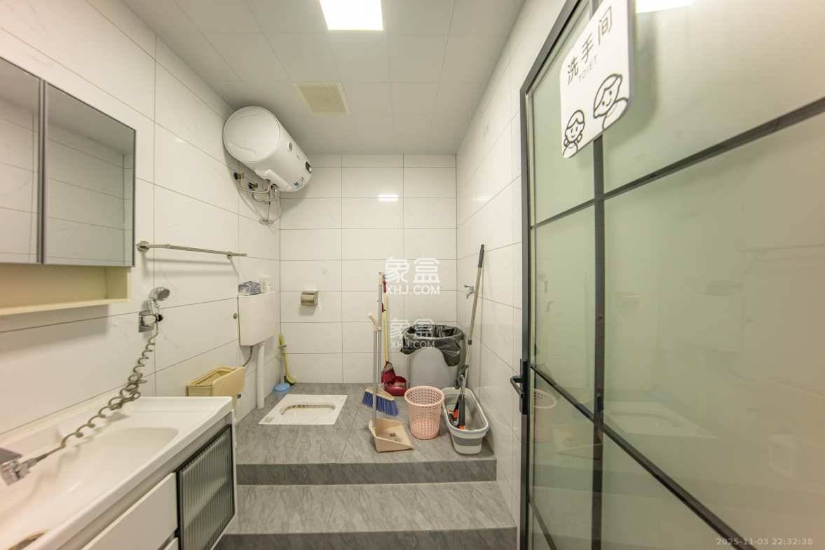 奥克斯滨仕花园(奥克斯洋湖广场/奥克斯中心) 1室1厅1卫 45.0万 奥克斯滨仕花园(奥克斯洋湖广场/奥克斯中心) 1室1厅1卫 45.0万卫生间