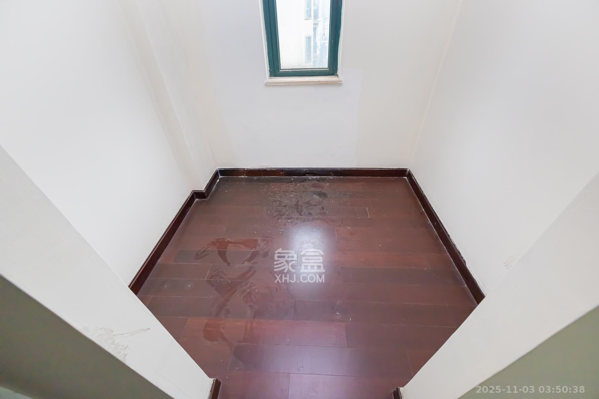 恒大名都  4室2厅2卫    83.0万卧室