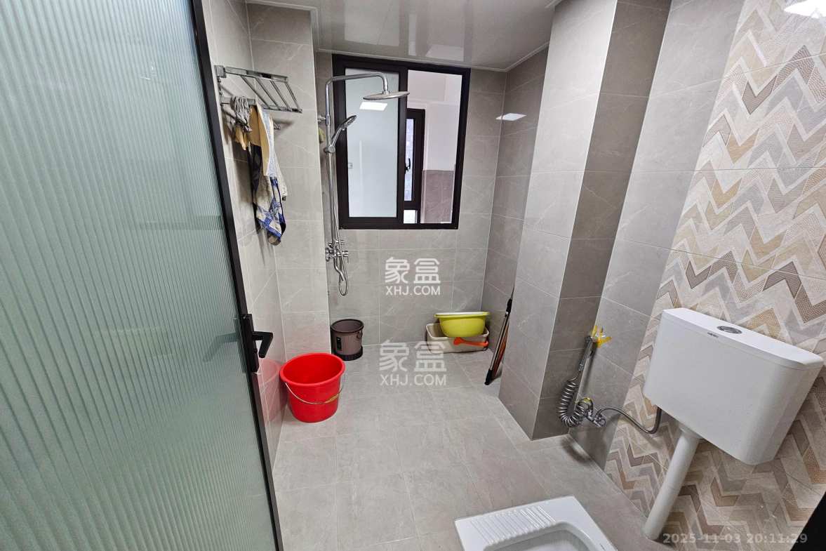 明昇壹城(明昇时代广场)二期 4室2厅3卫 350.0万 明昇壹城(明昇时代广场)二期 4室2厅3卫 350.0万卫生间