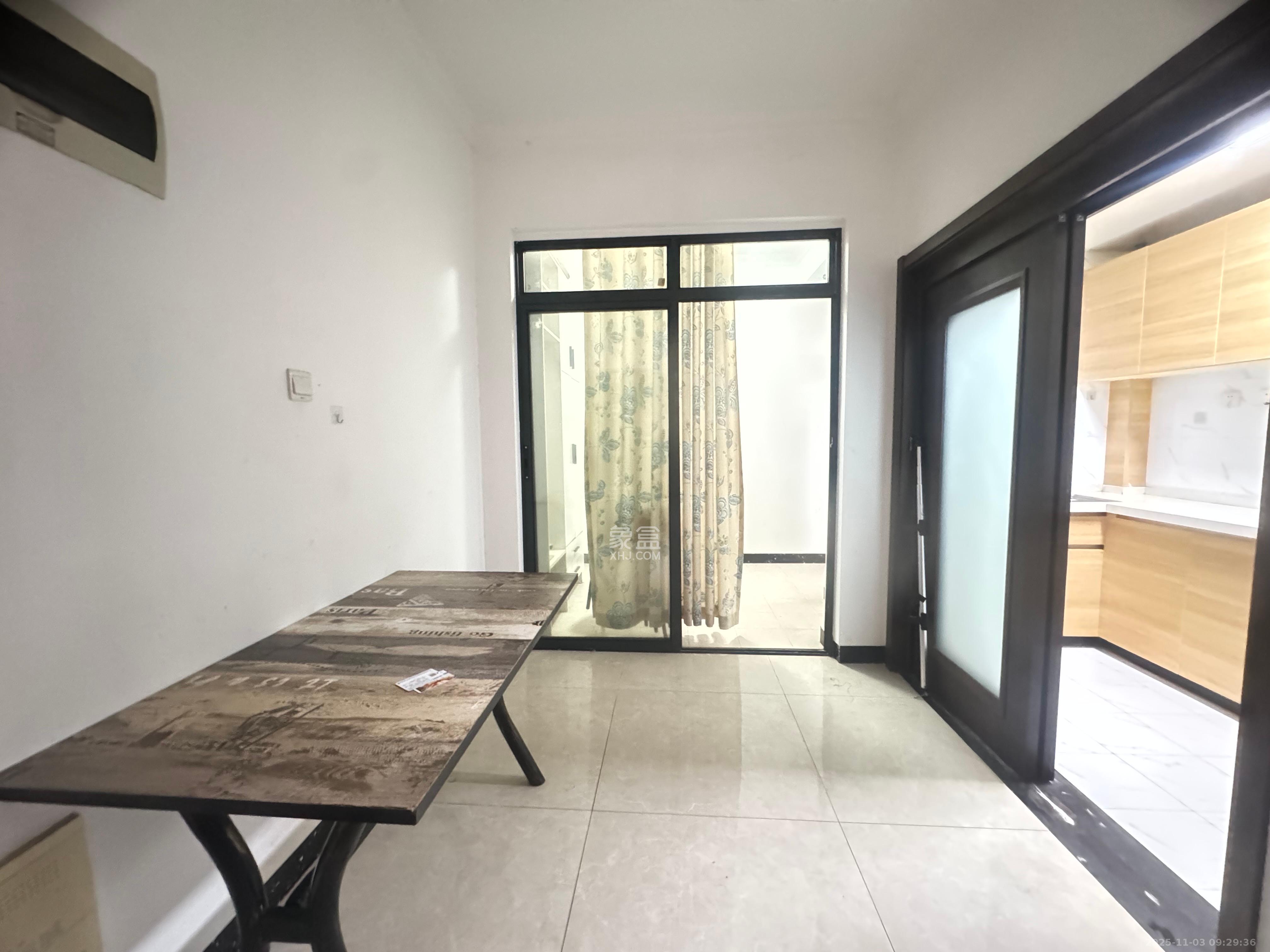 阳光锦城  3室2厅1卫    2500.0元/月室内图