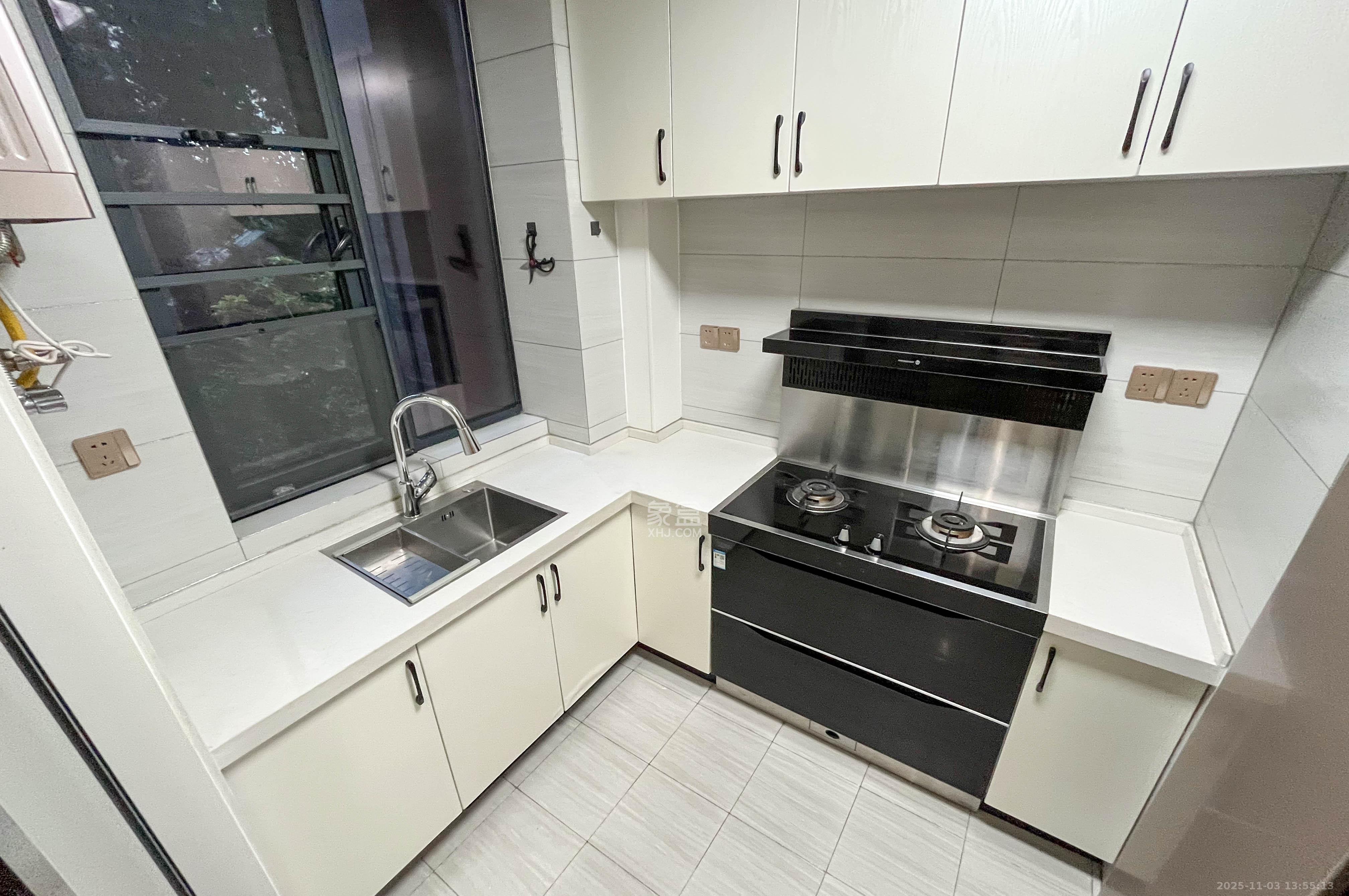 中建梅溪湖中心  4室2厅2卫    155.0万厨房