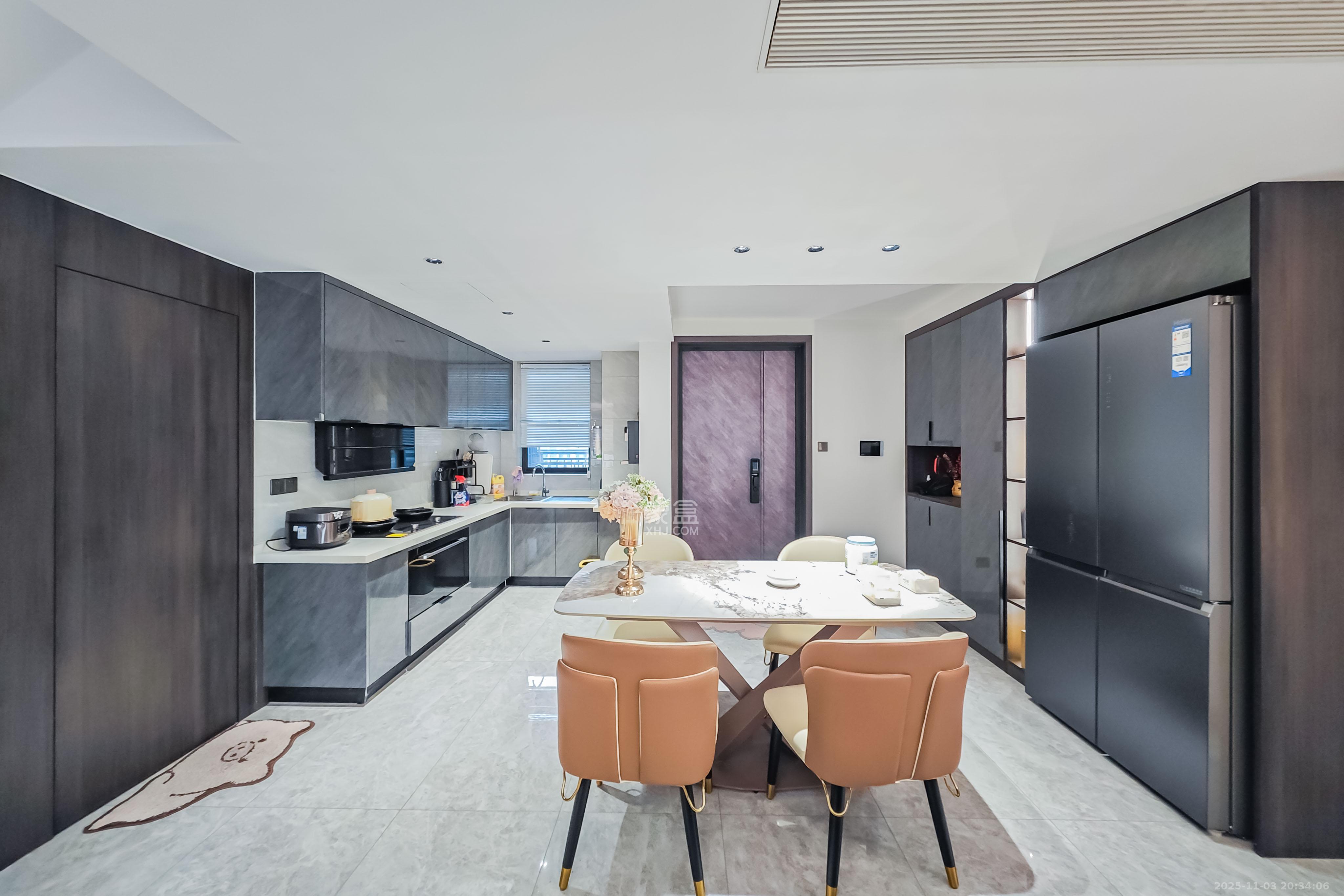 中天星耀城  4室2厅2卫    150.0万客厅