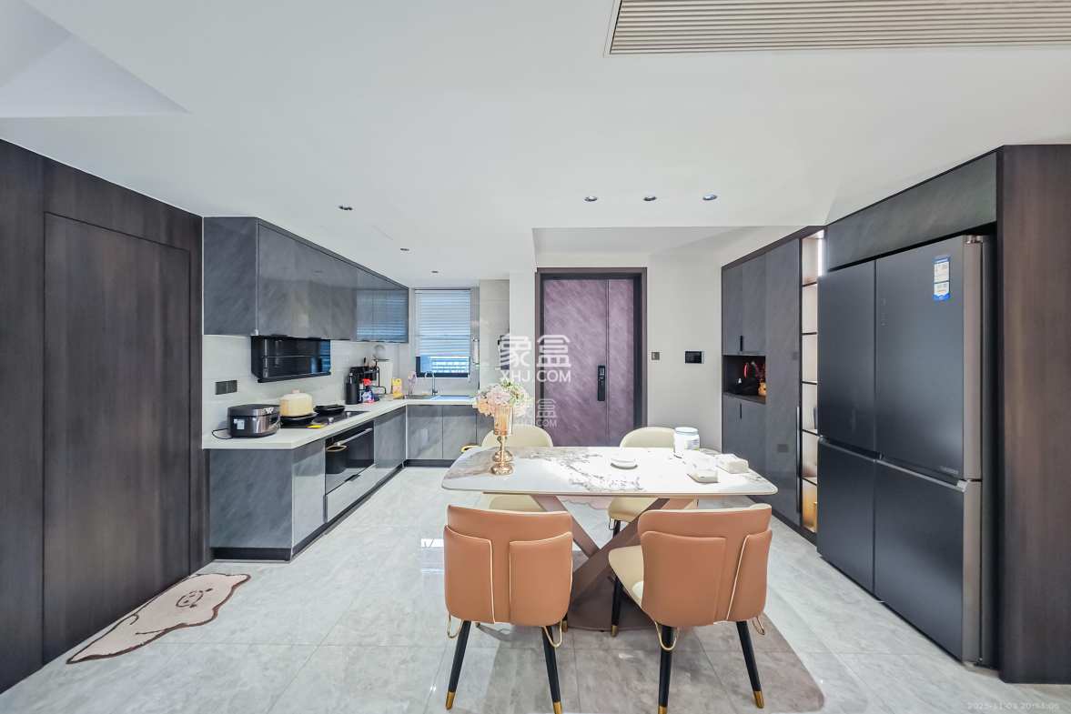 中天星耀城 4室2厅2卫 150.0万 中天星耀城 4室2厅2卫 150.0万客厅