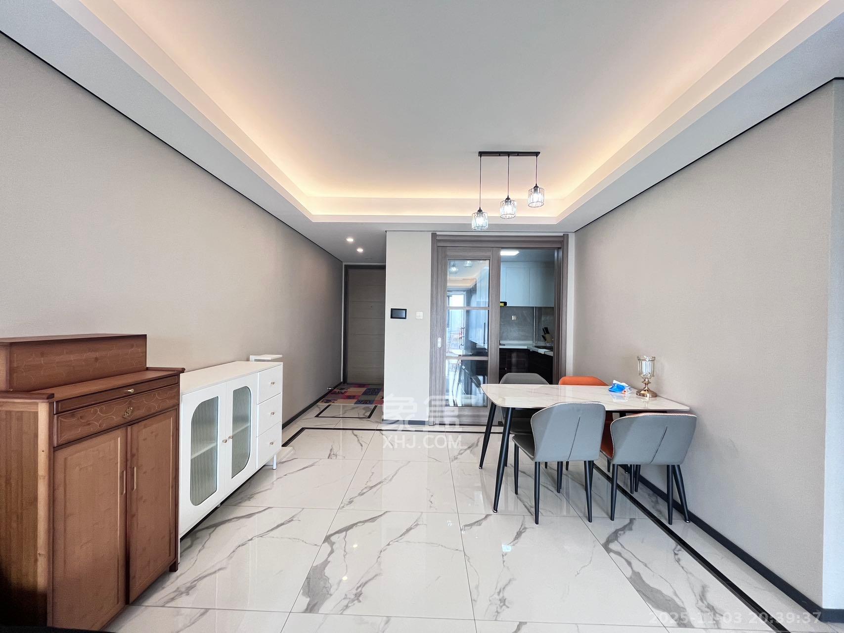 中海阅麓山二期 3室2厅2卫 3500.0元/月 中海阅麓山二期 3室2厅2卫 3500.0元/月室内图