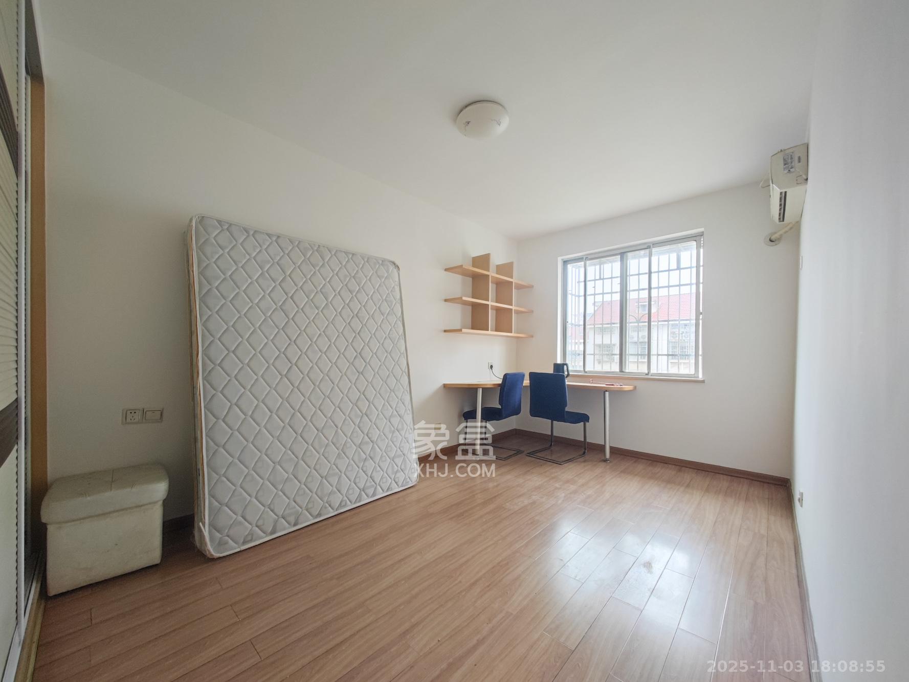 佳园星城  3室2厅2卫    56.0万卧室