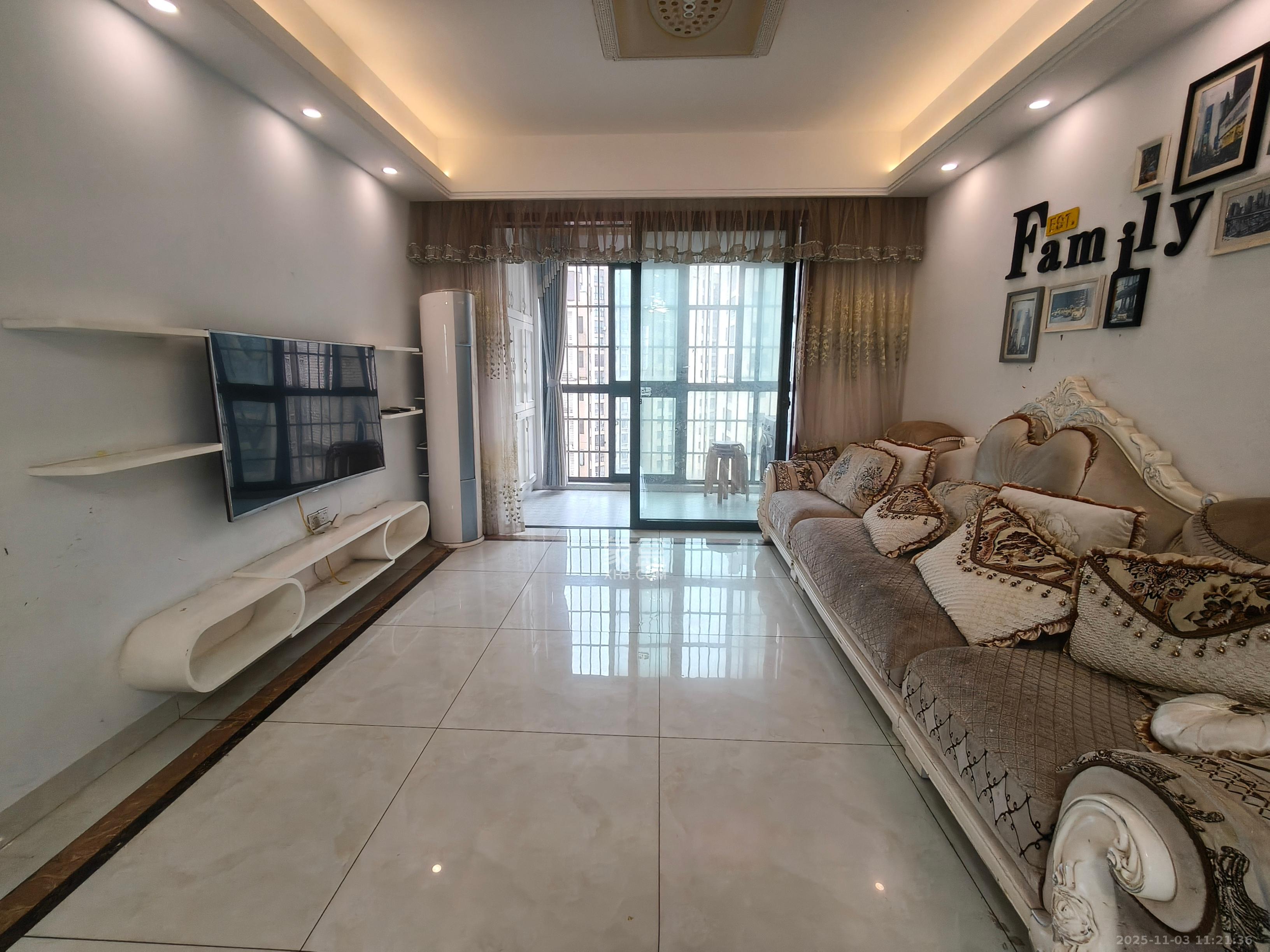 洋湖时代  3室2厅1卫    2000.0元/月