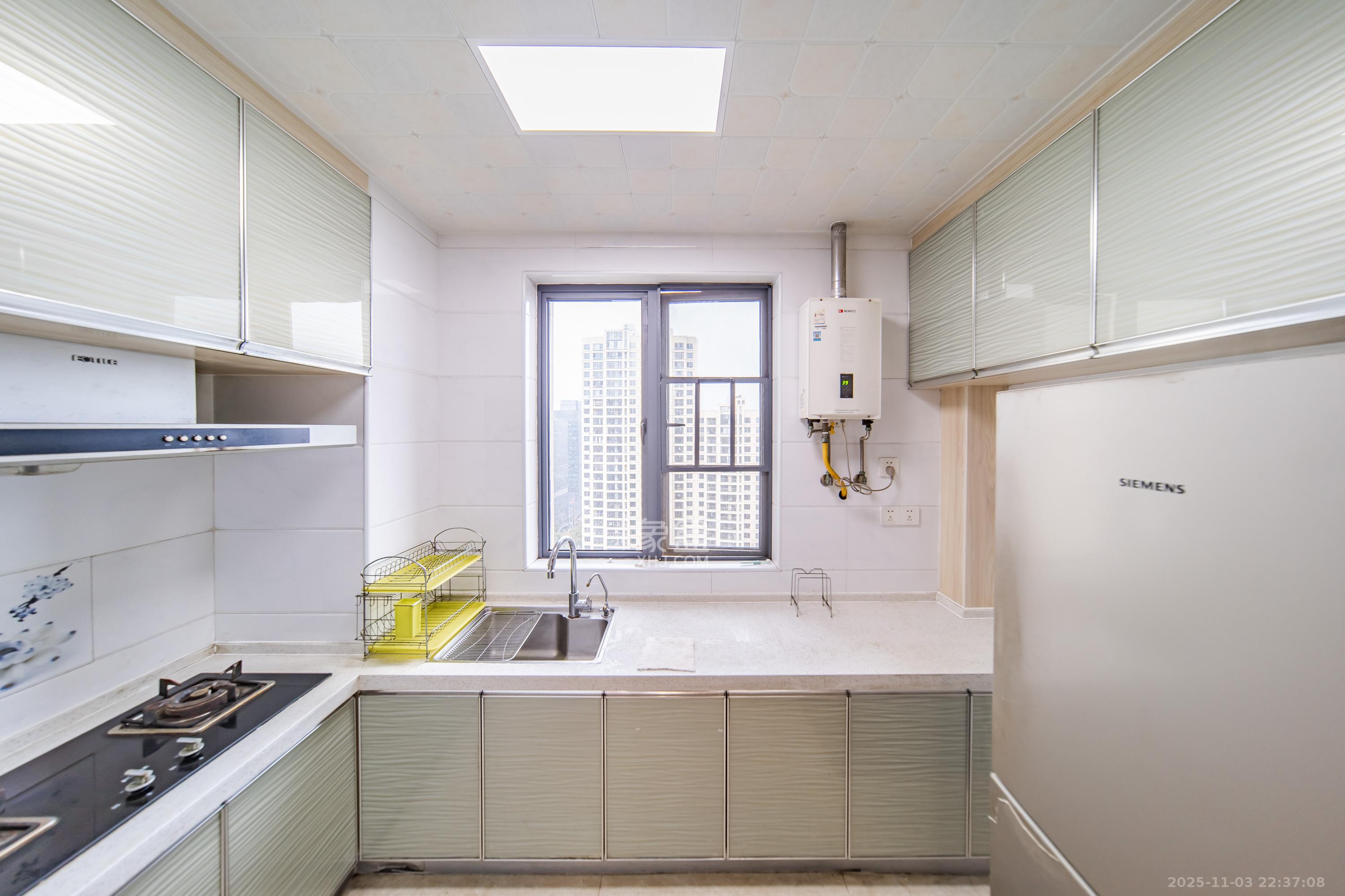 宜家湘颂（景致雅苑）  3室2厅1卫    98.0万厨房