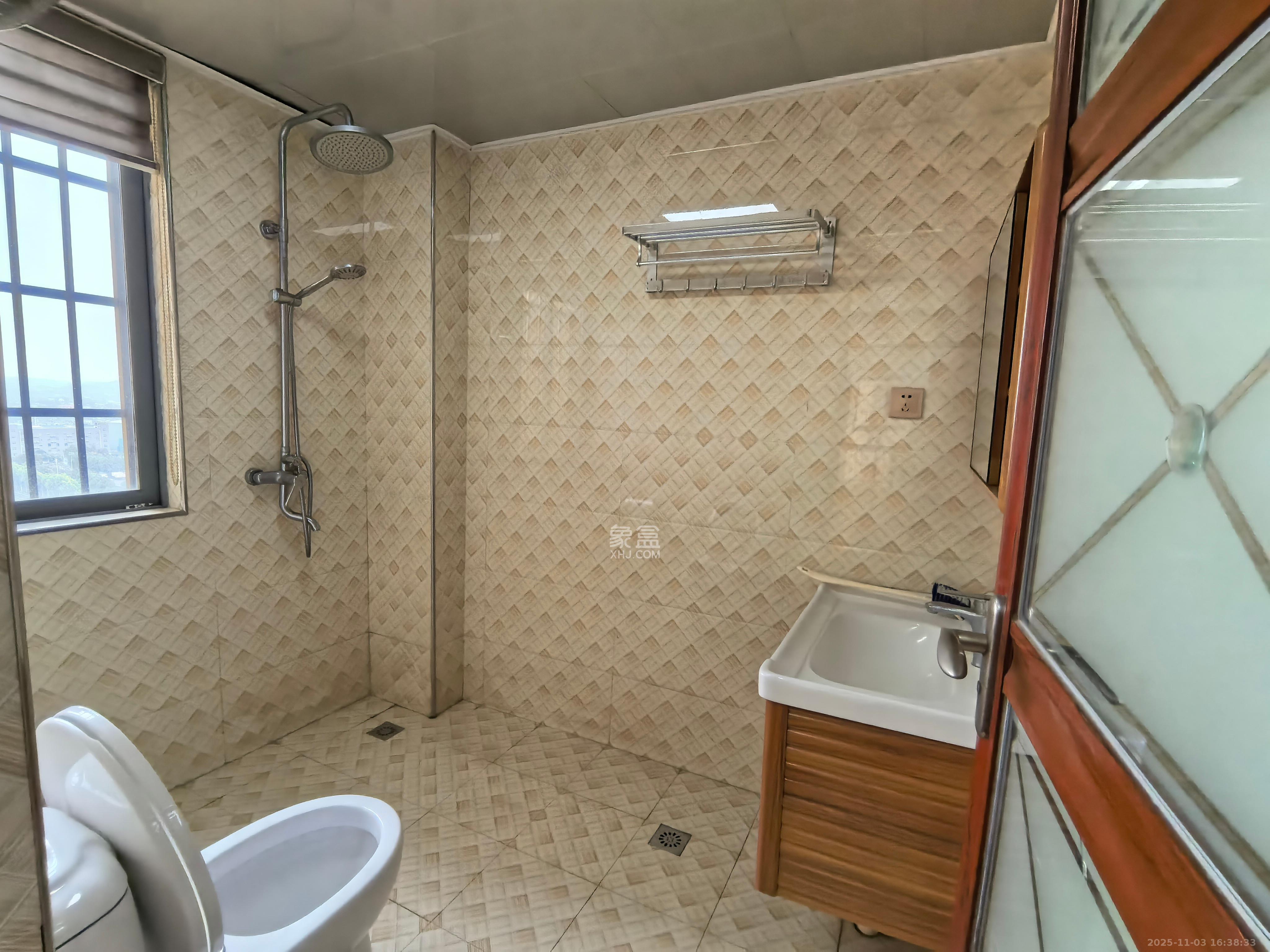 雄新水印廊桥（雄新华府）  1室2厅1卫    2200.0元/月室内图