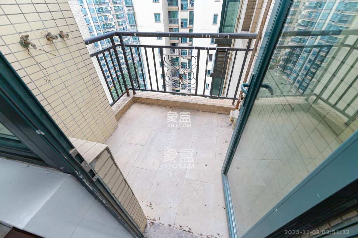 恒大名都 4室2厅2卫 83.0万 恒大名都 4室2厅2卫 83.0万阳台